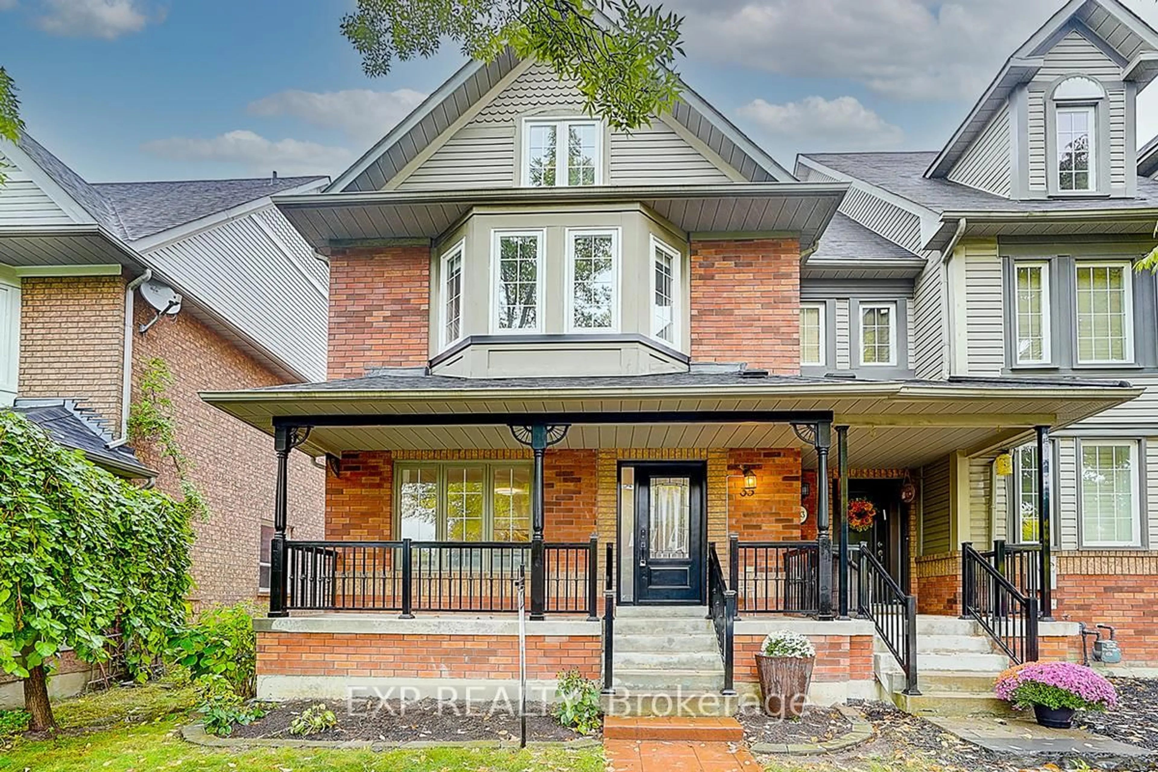 Home with brick exterior material, street for 35 Luxton Ave, Aurora Ontario L4G 7J8