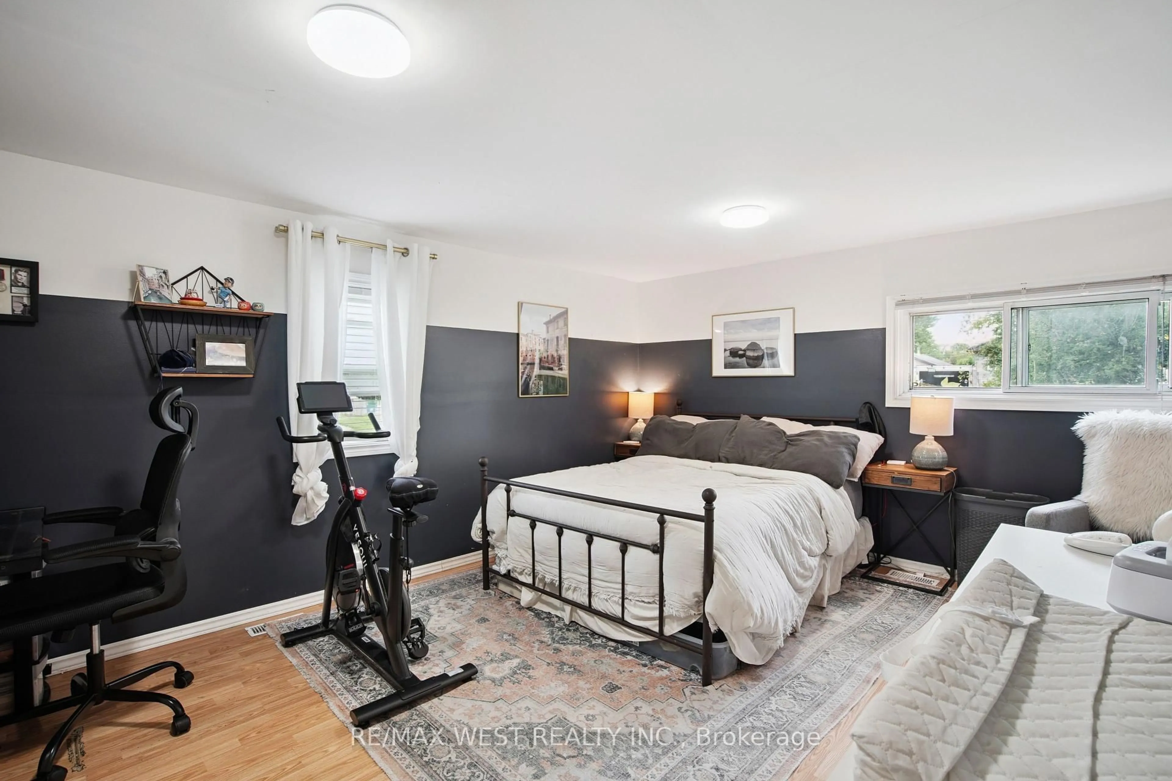 A pic of a room for 10 Patty Lane, Georgina Ontario L0E 1S0