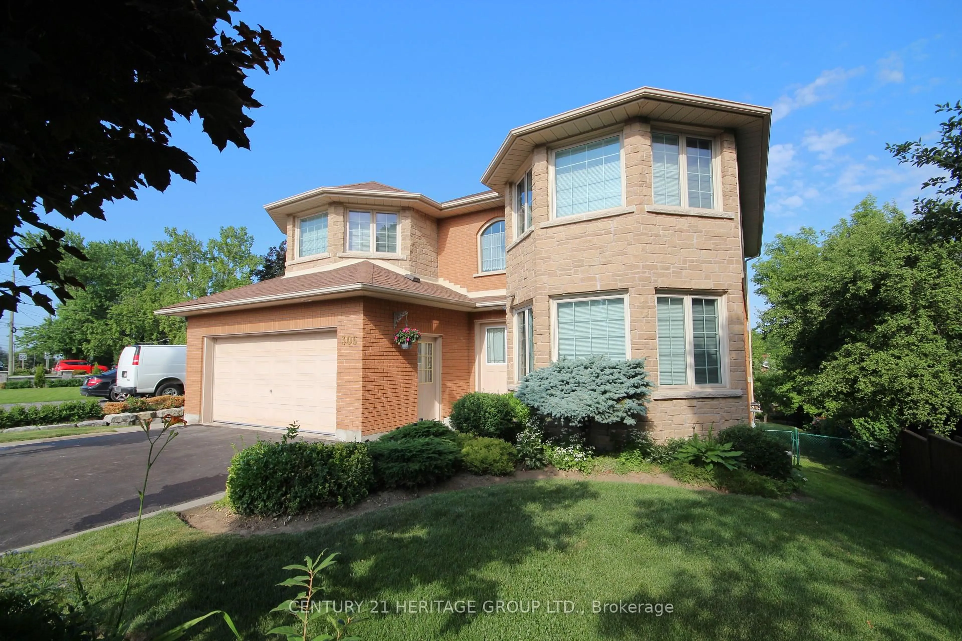 Home with brick exterior material, street for 306 Simcoe Rd, Bradford West Gwillimbury Ontario L3Z 1Y9