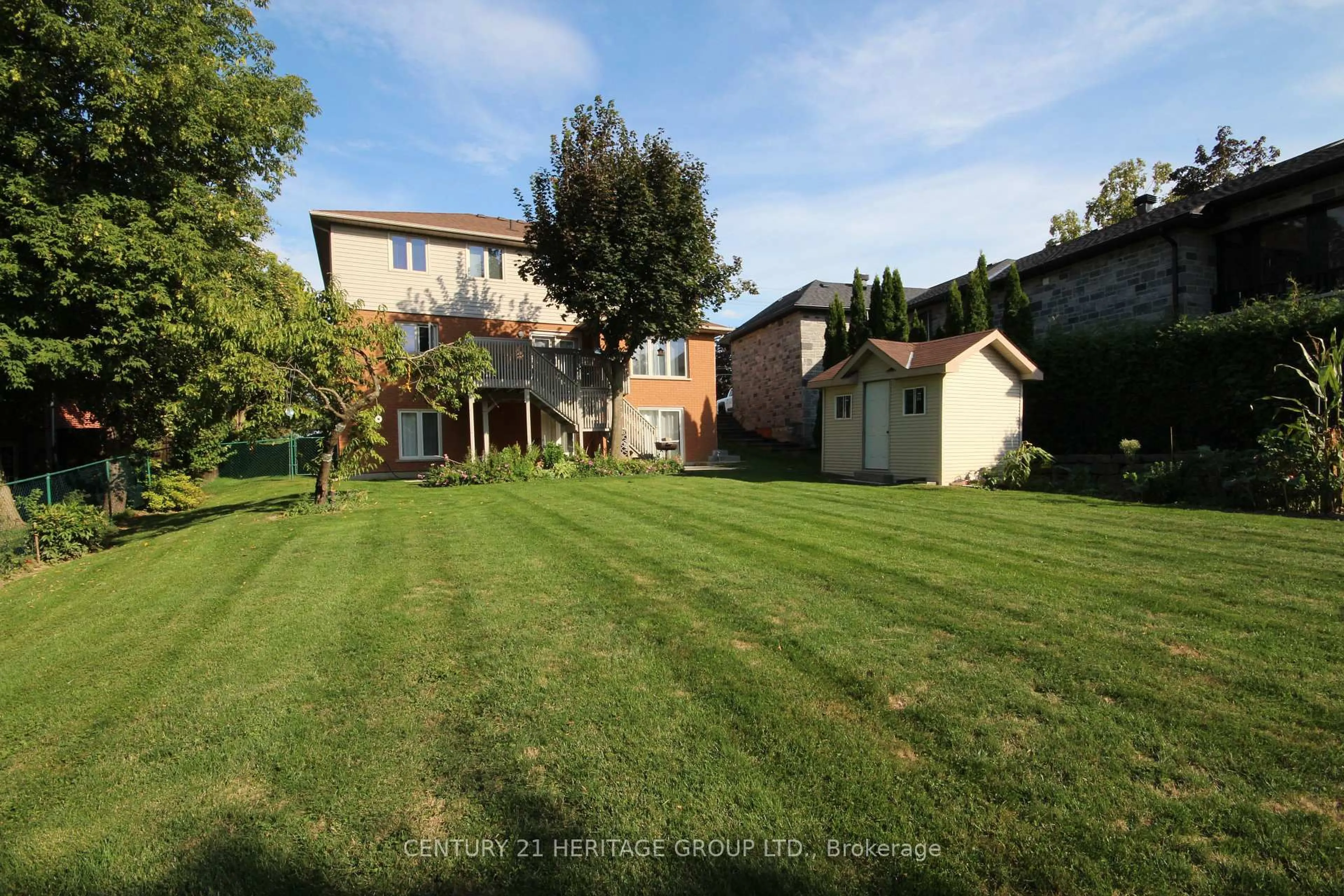 A pic from outside/outdoor area/front of a property/back of a property/a pic from drone, street for 306 Simcoe Rd, Bradford West Gwillimbury Ontario L3Z 1Y9