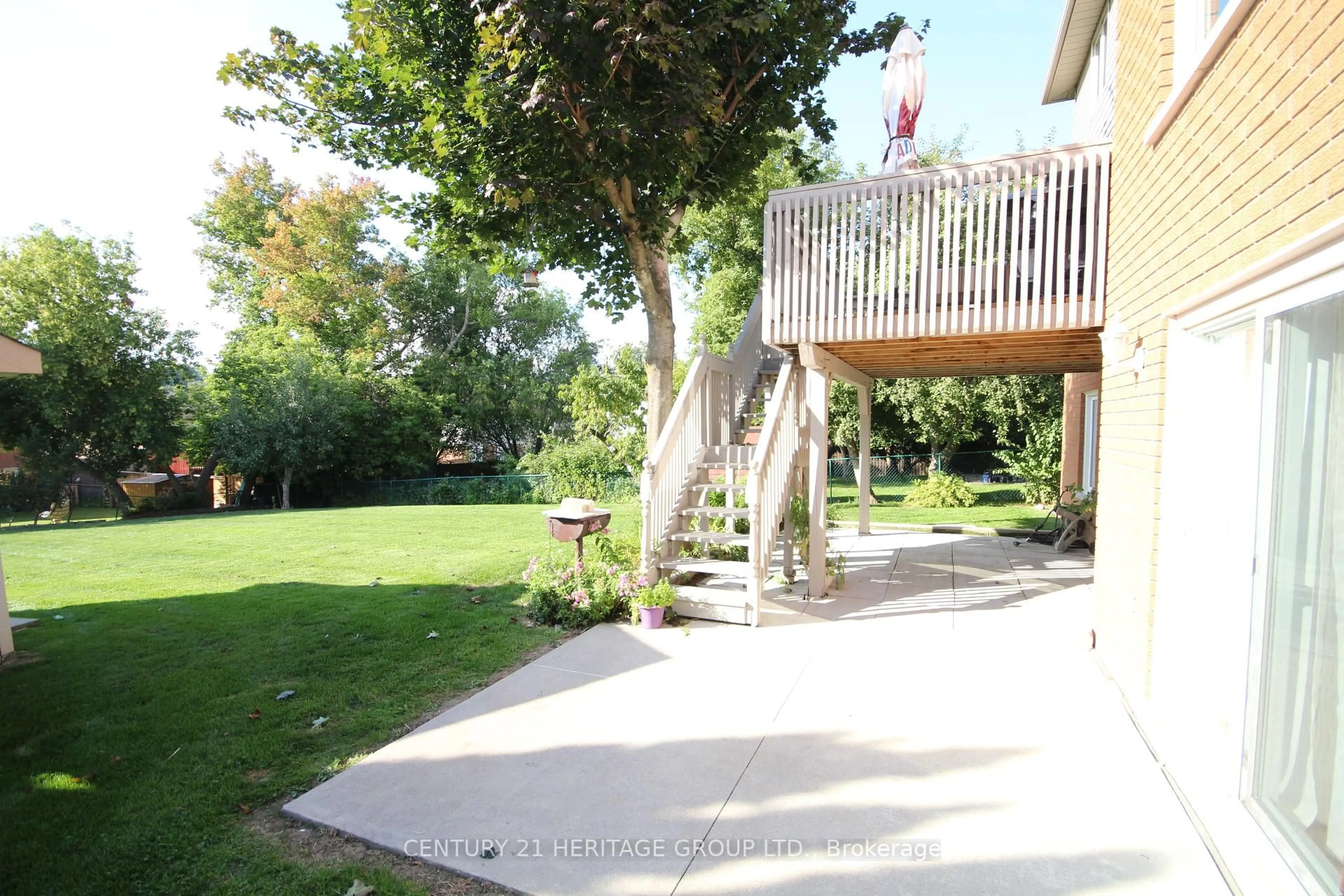 Patio, street for 306 Simcoe Rd, Bradford West Gwillimbury Ontario L3Z 1Y9