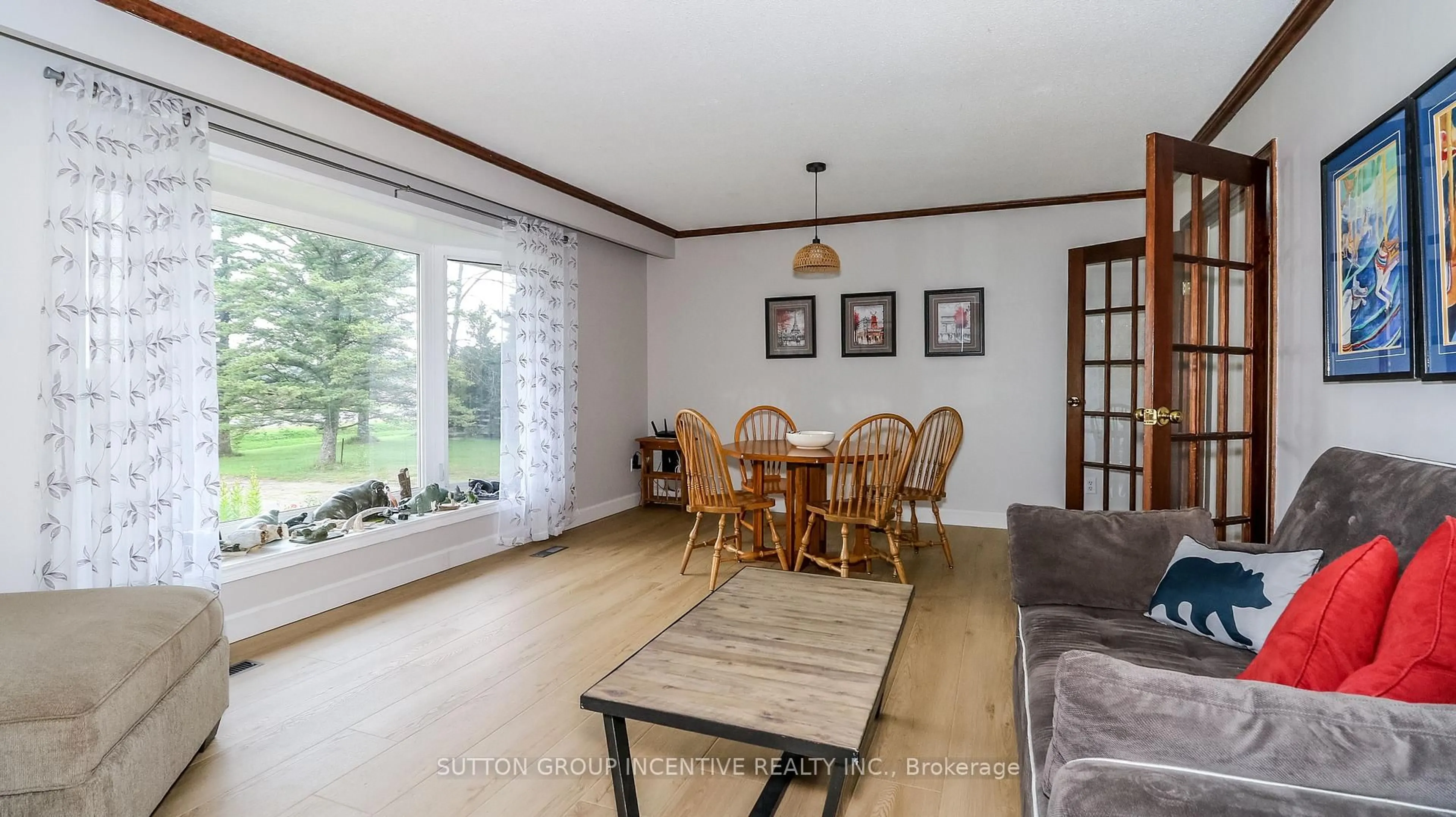 Living room with furniture, wood/laminate floor for 2717 Line 13 Line, Bradford West Gwillimbury Ontario L0L 1R0