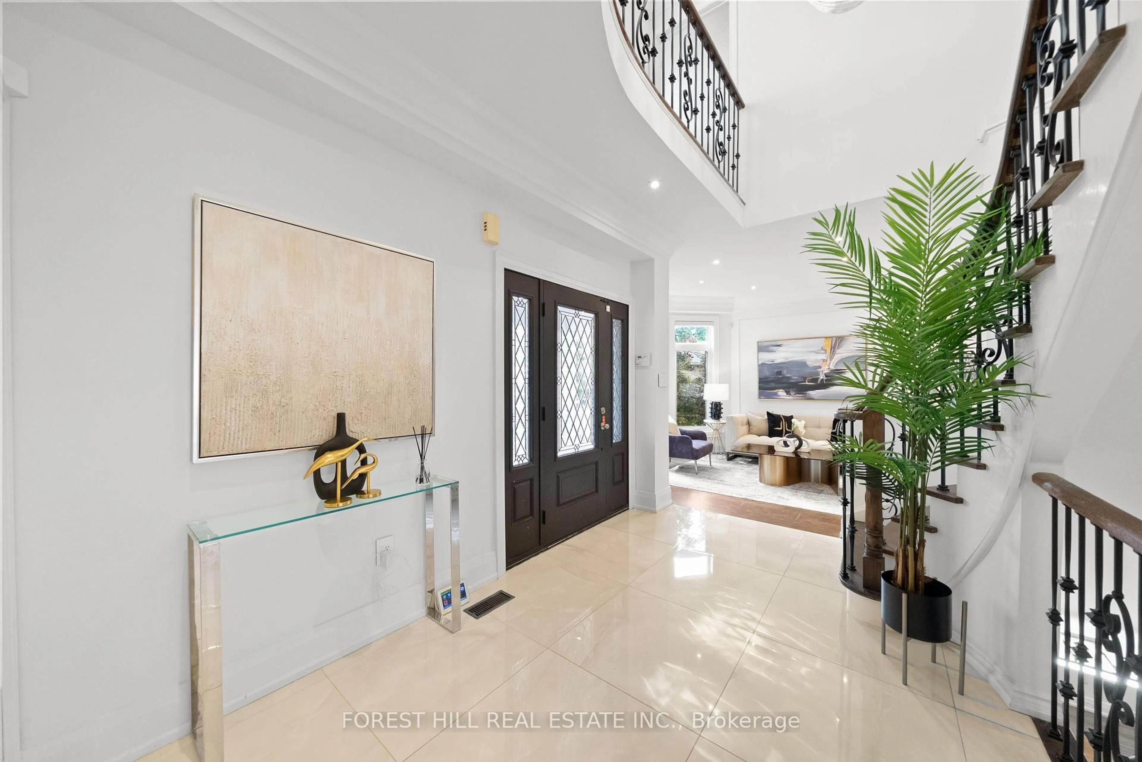 Indoor foyer for 35 Benville Cres, Aurora Ontario L4G 7K3