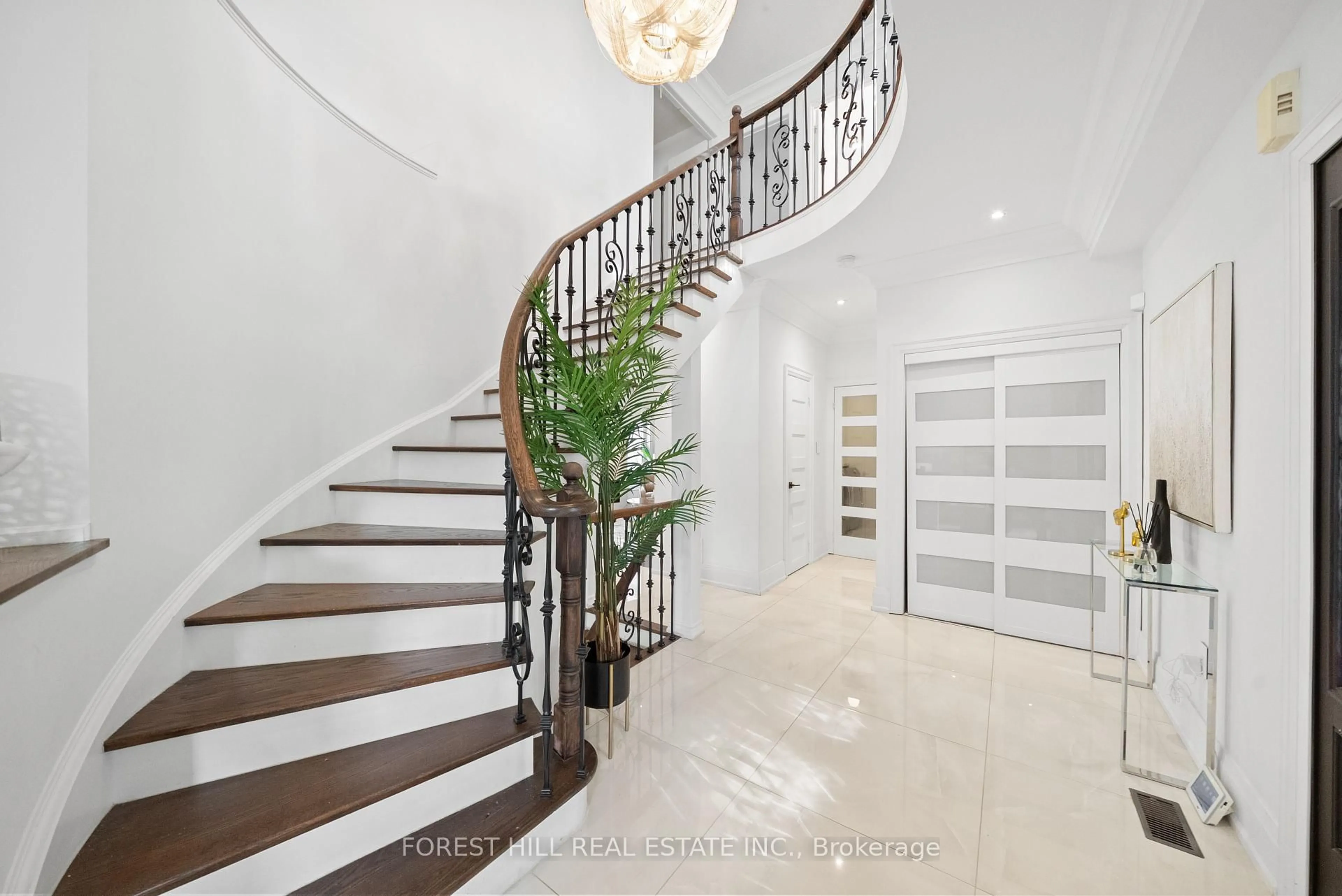 Unknown for 35 Benville Cres, Aurora Ontario L4G 7K3