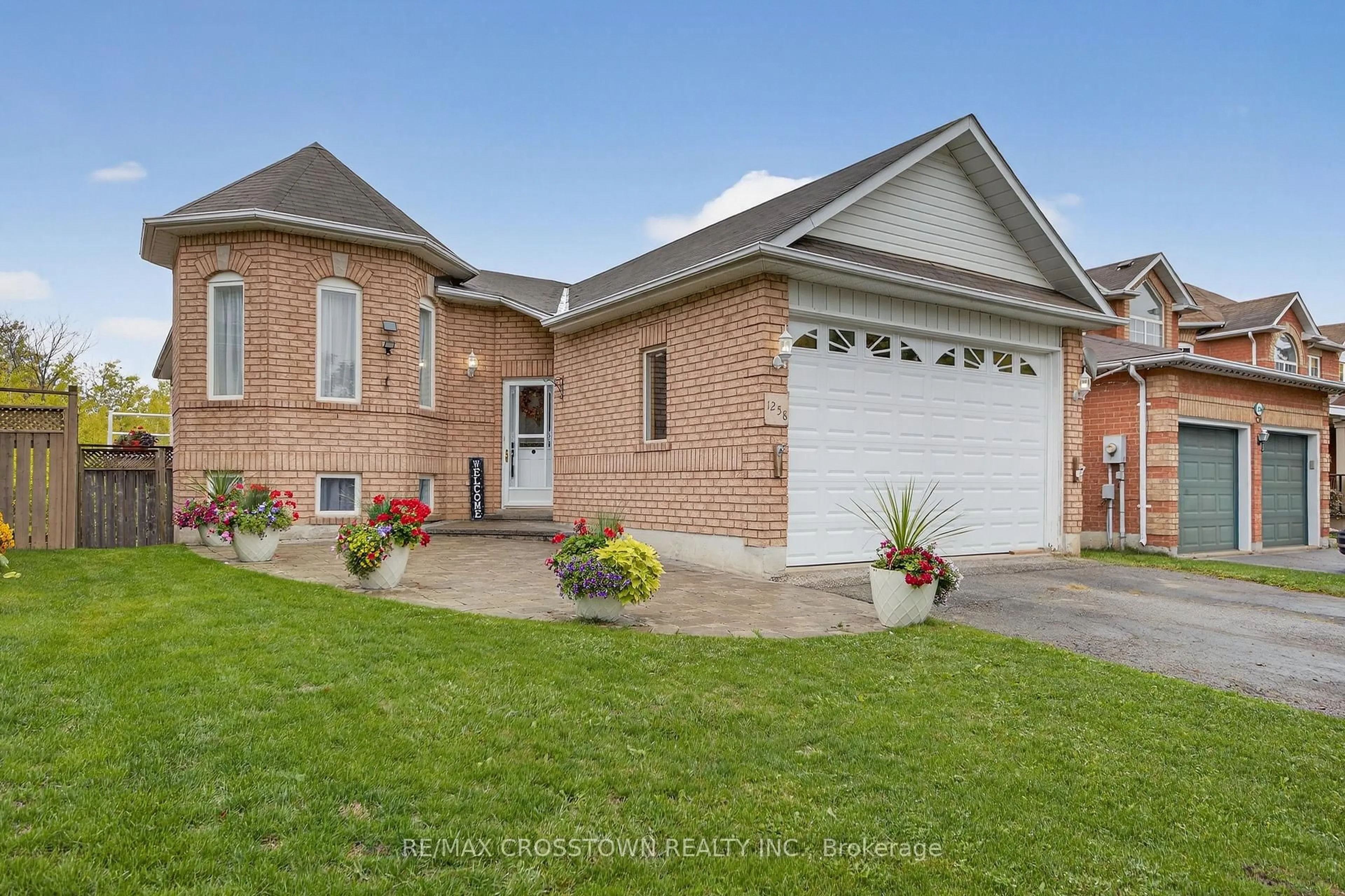 Home with brick exterior material, street for 1258 Vincent Cres, Innisfil Ontario L9S 1Z6