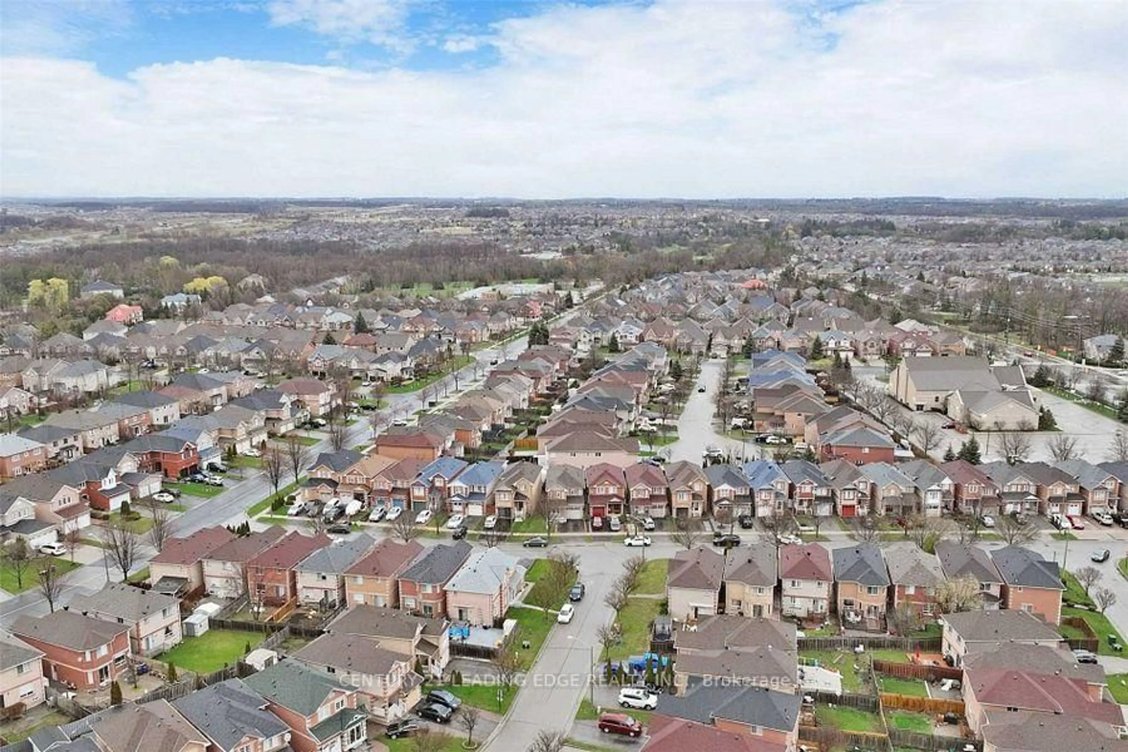 A pic from outside/outdoor area/front of a property/back of a property/a pic from drone, street for 39 Horstman St, Markham Ontario L3S 4G4
