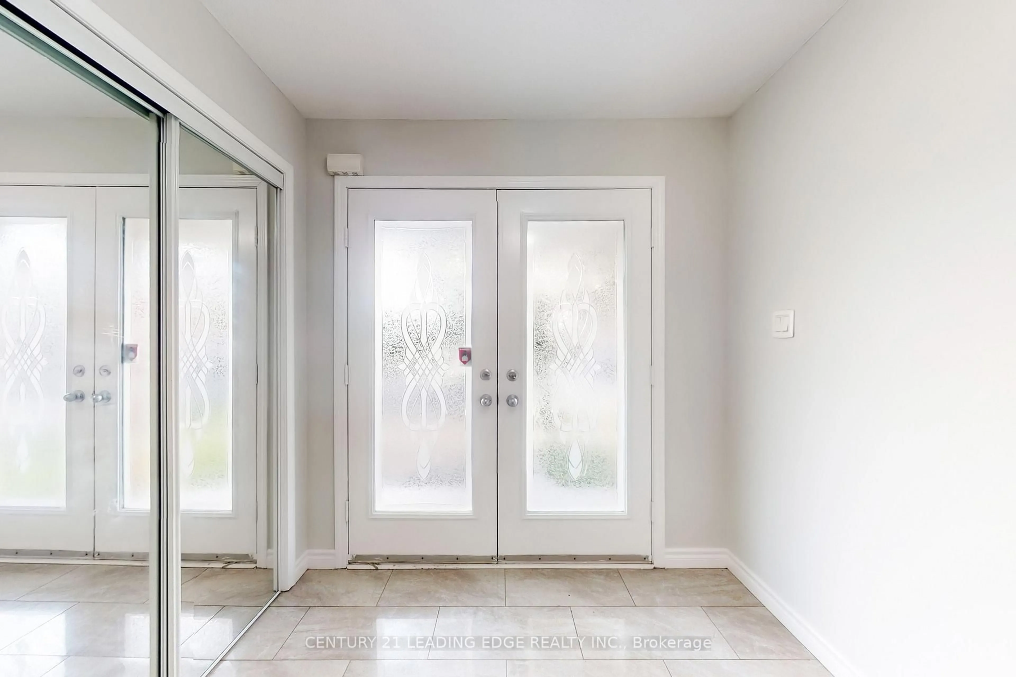 Indoor entryway for 39 Horstman St, Markham Ontario L3S 4G4