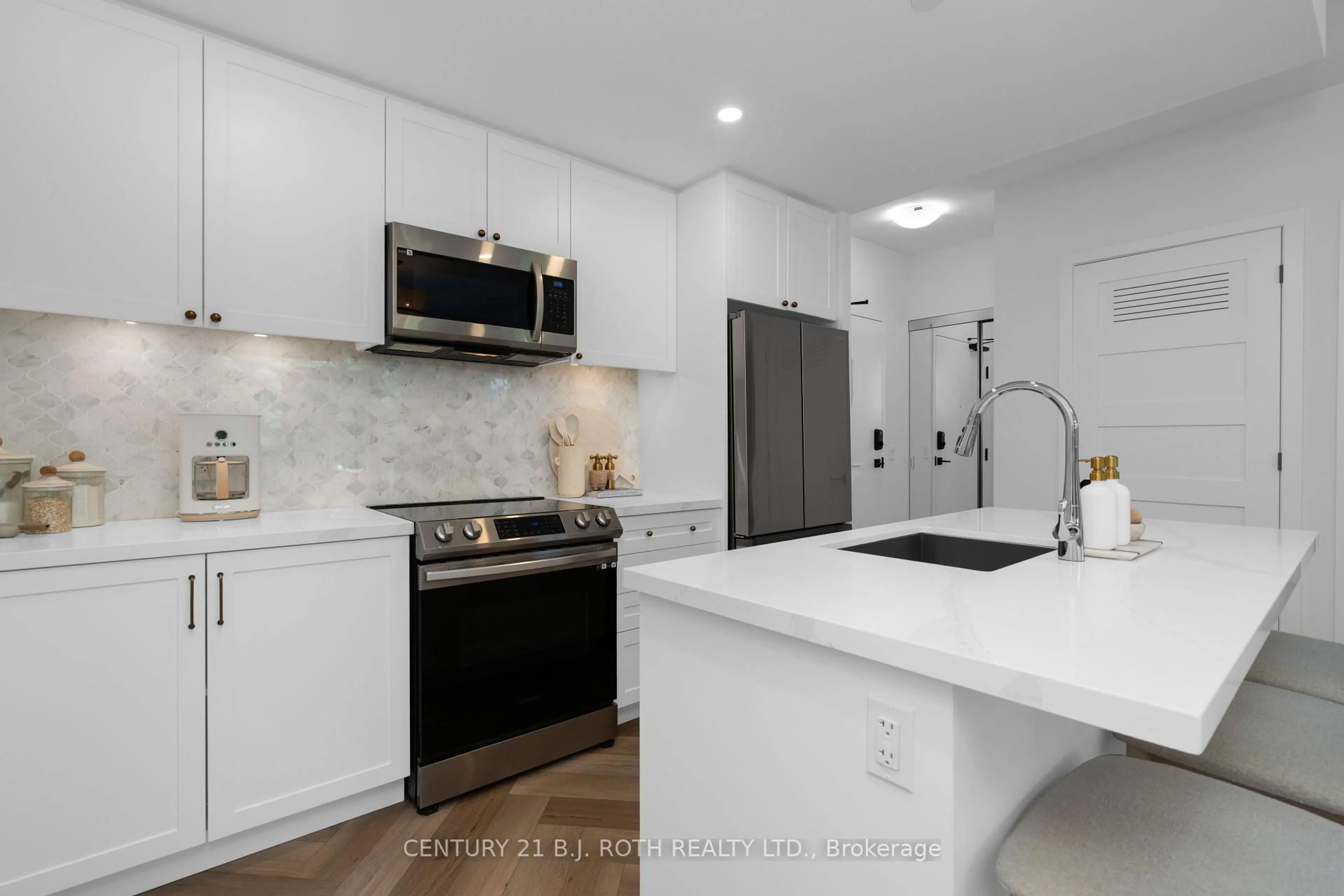 Open concept kitchen, ceramic/tile floor for 415 Sea Ray Ave #247, Innisfil Ontario L9S 0R5