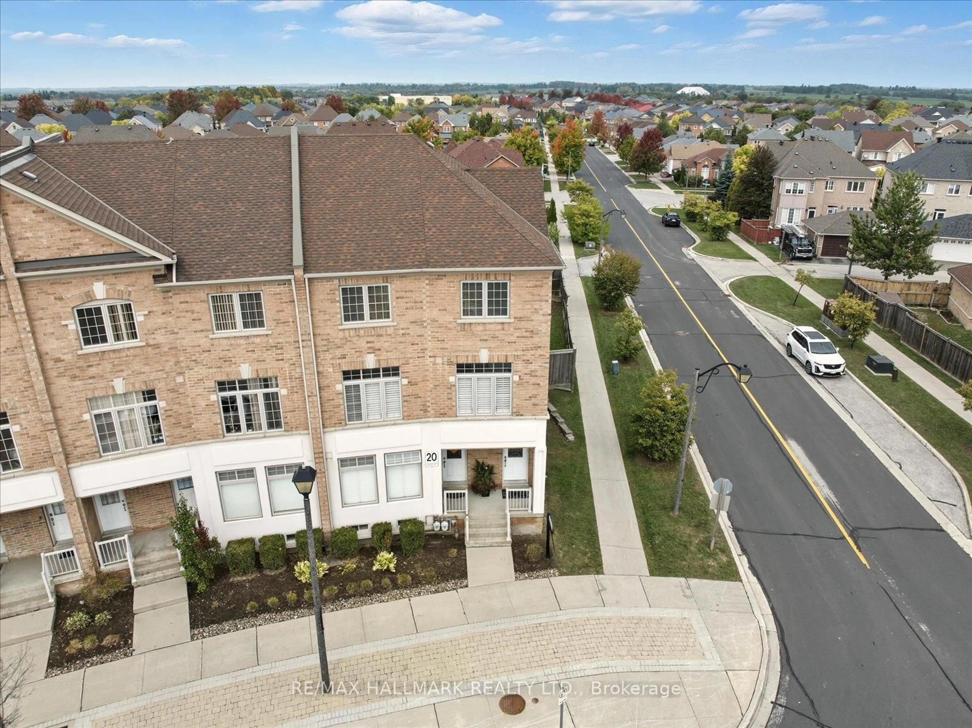 A pic from outside/outdoor area/front of a property/back of a property/a pic from drone, street for 20 Greensborough Villag Circ #23, Markham Ontario L6E 1M4