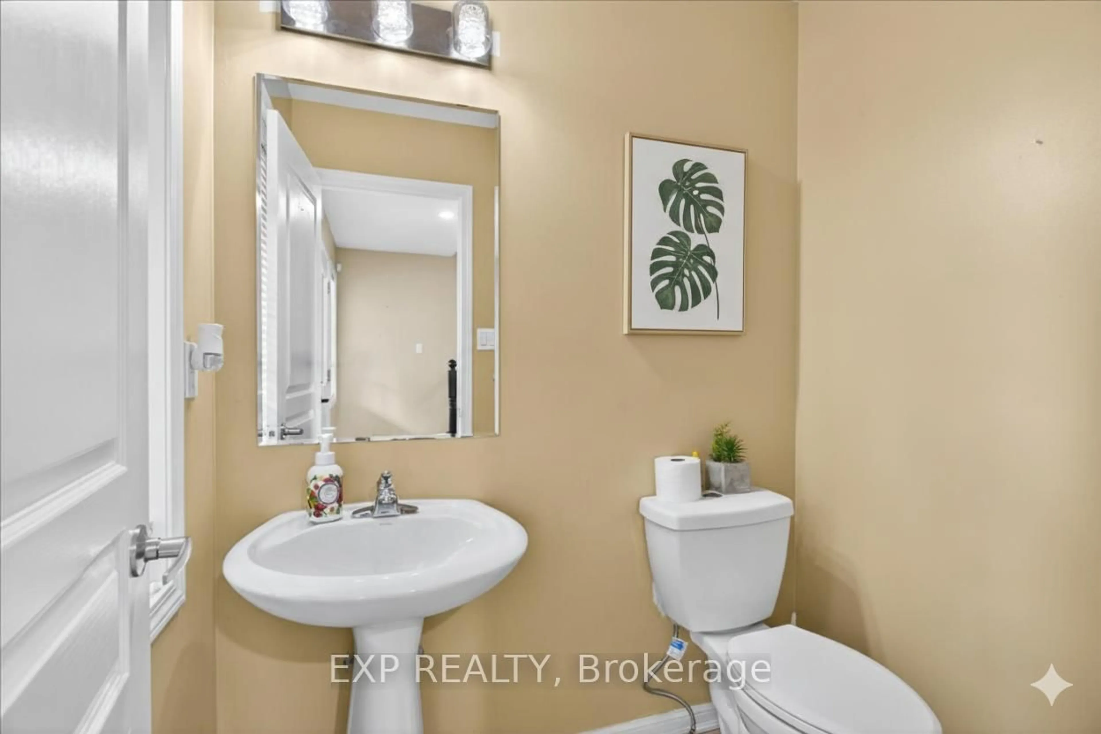 Standard bathroom, ceramic/tile floor for 38 John W Taylor Ave, New Tecumseth Ontario L9R 0B6