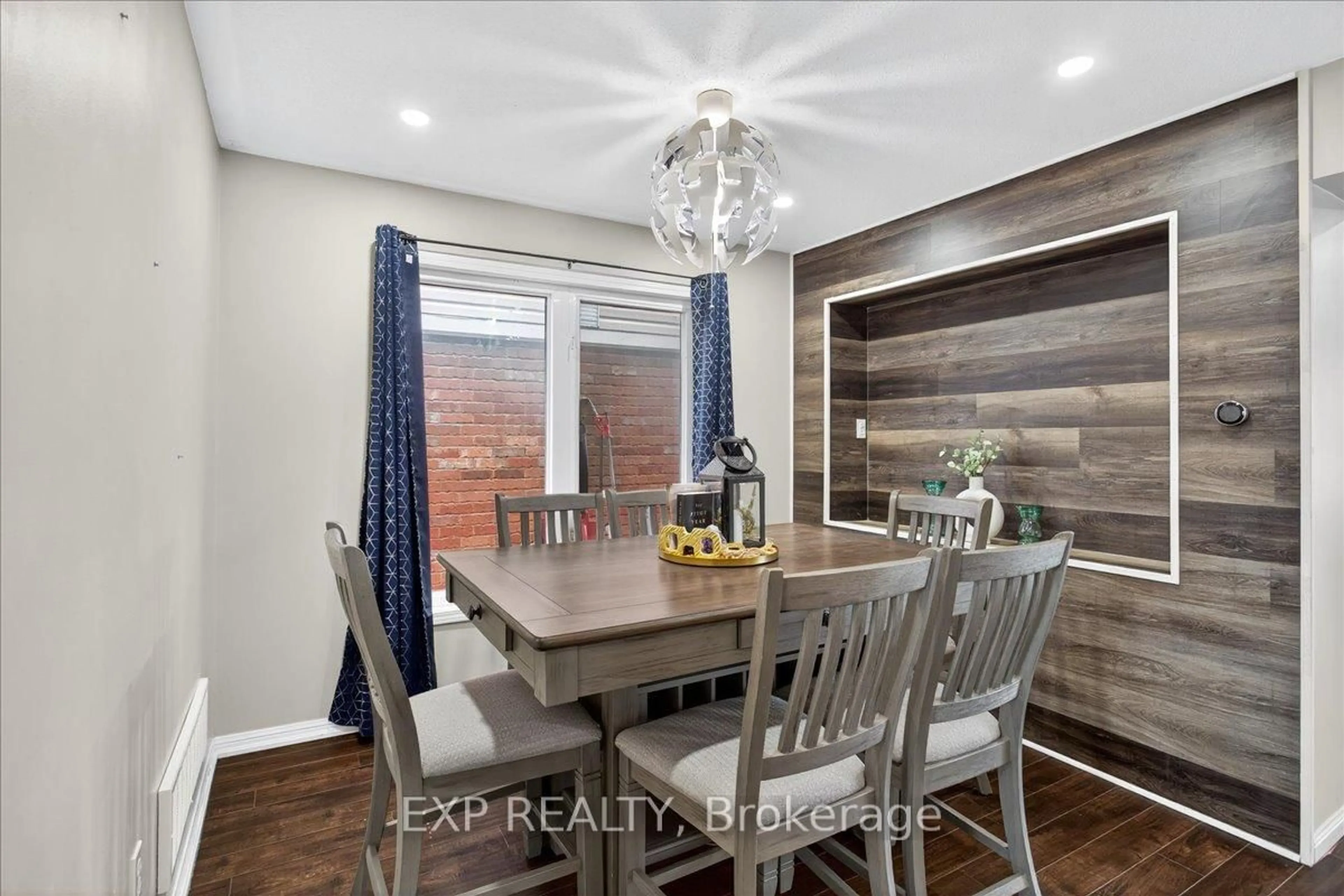 Dining room, wood/laminate floor for 38 John W Taylor Ave, New Tecumseth Ontario L9R 0B6