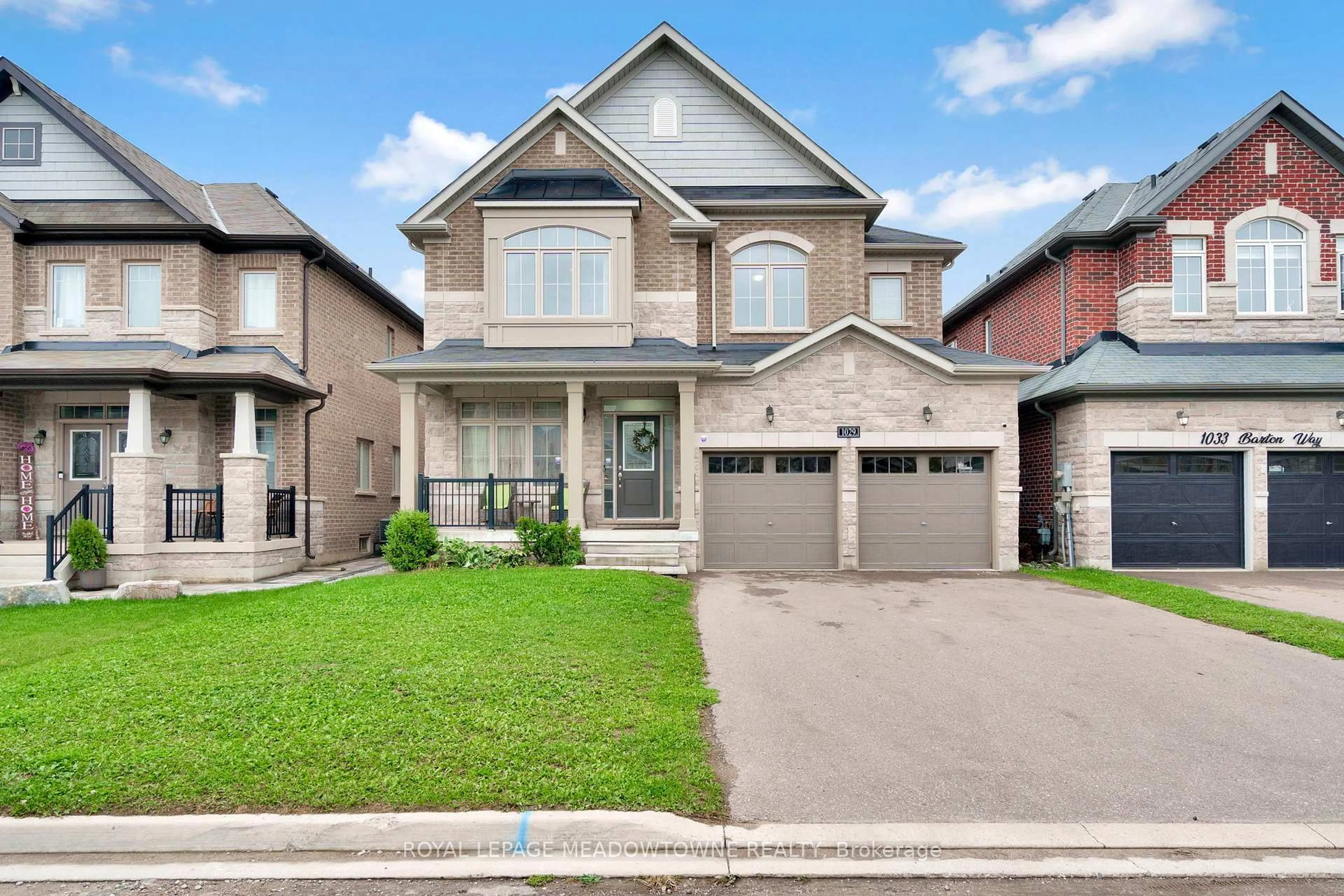 Home with brick exterior material, street for 1029 Barton Way, Innisfil Ontario L9S 4R7