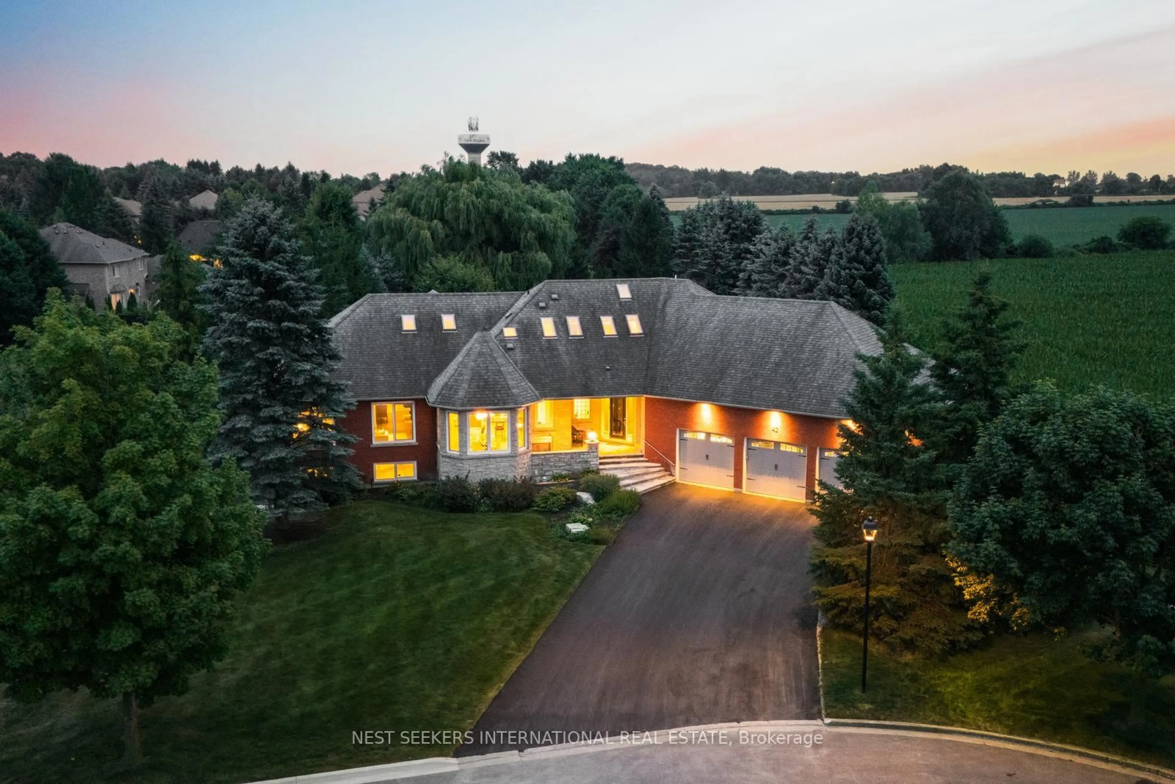 A pic from outside/outdoor area/front of a property/back of a property/a pic from drone, mountain view for 42 Witherspoon Way, King Ontario L0G 1N0