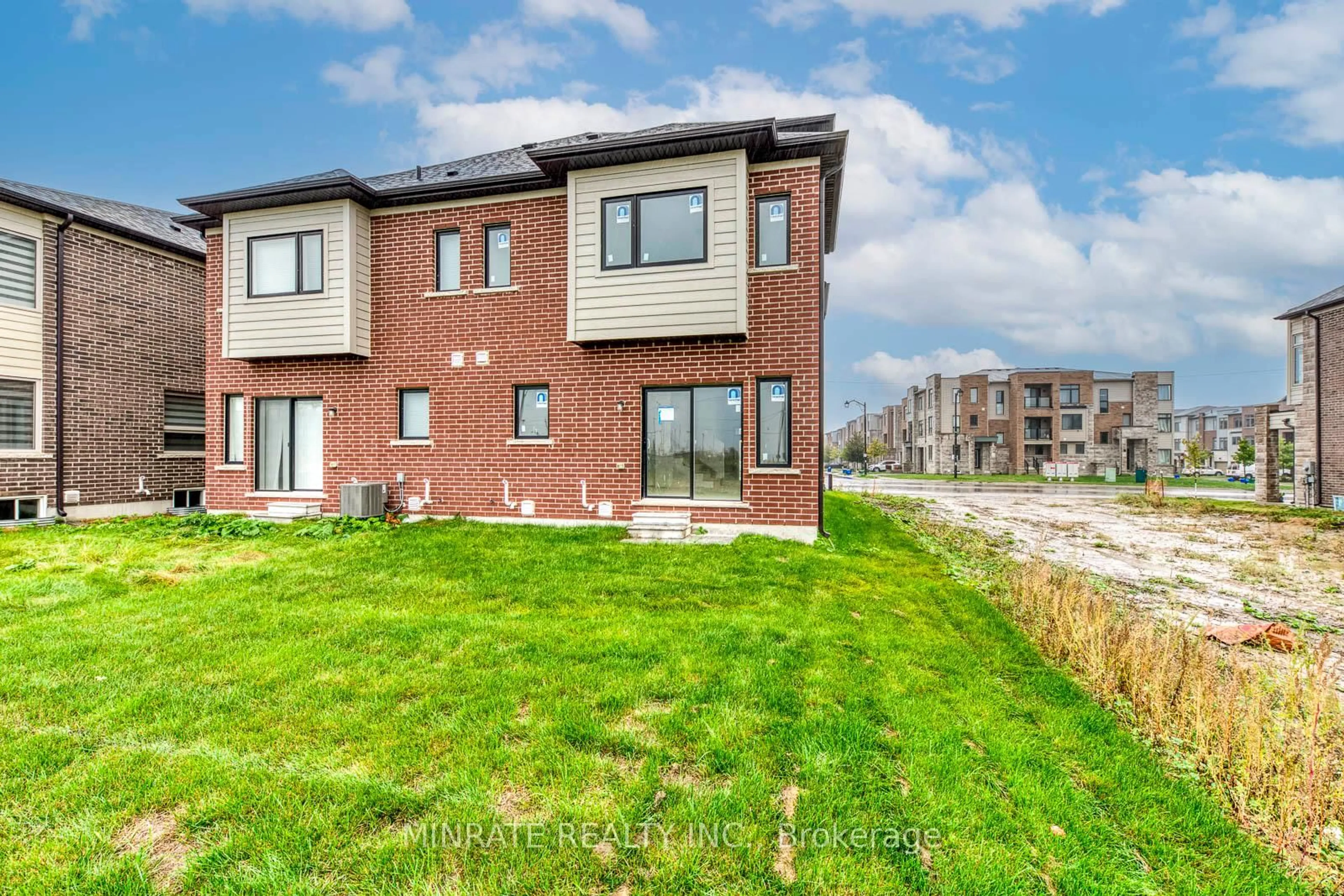 Home with brick exterior material, unknown for 166 William Booth Ave, Newmarket Ontario L3X 0K7