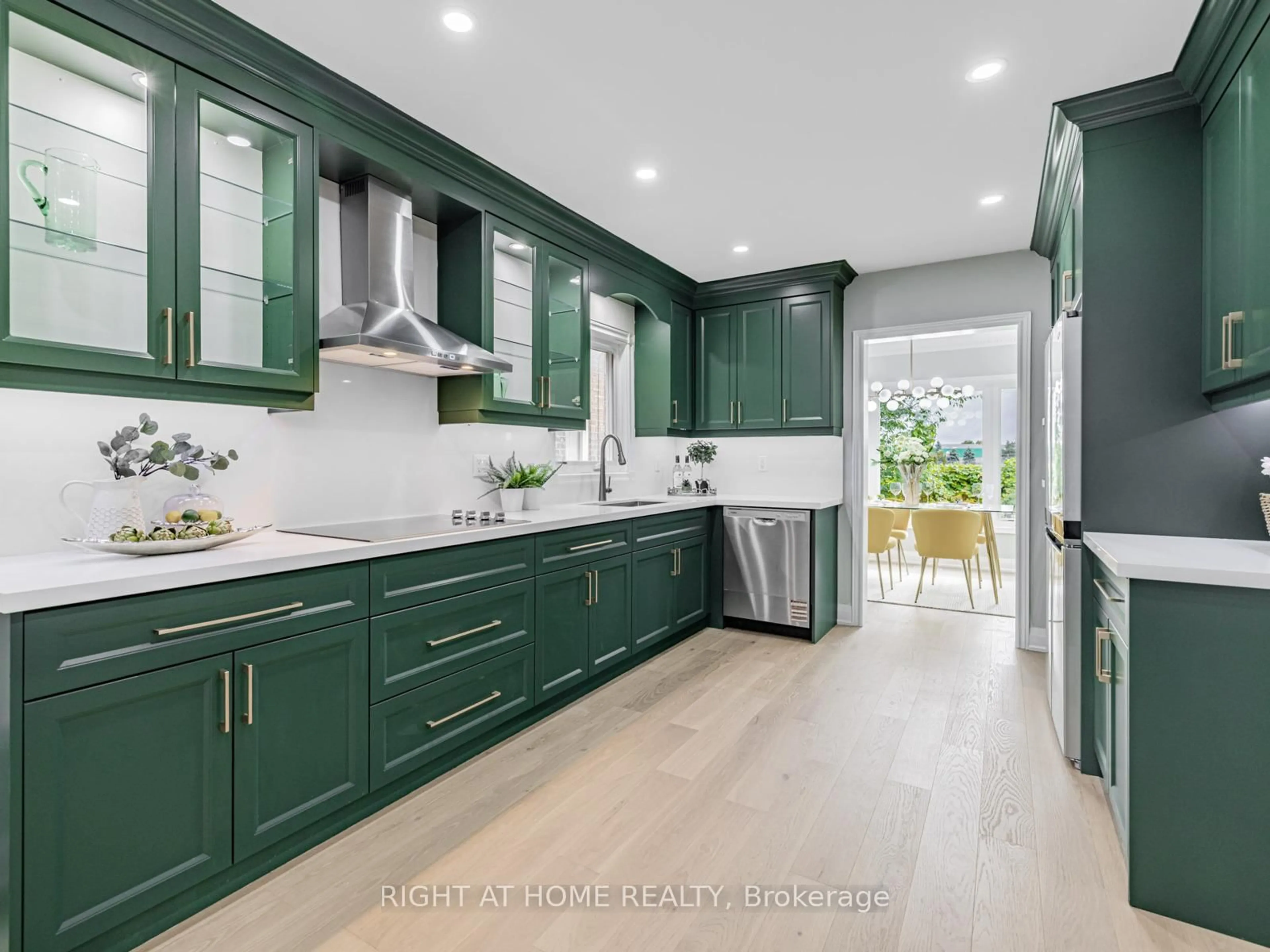 Contemporary kitchen, ceramic/tile floor for 43 farmstead Rd, Richmond Hill Ontario L4S 1W3