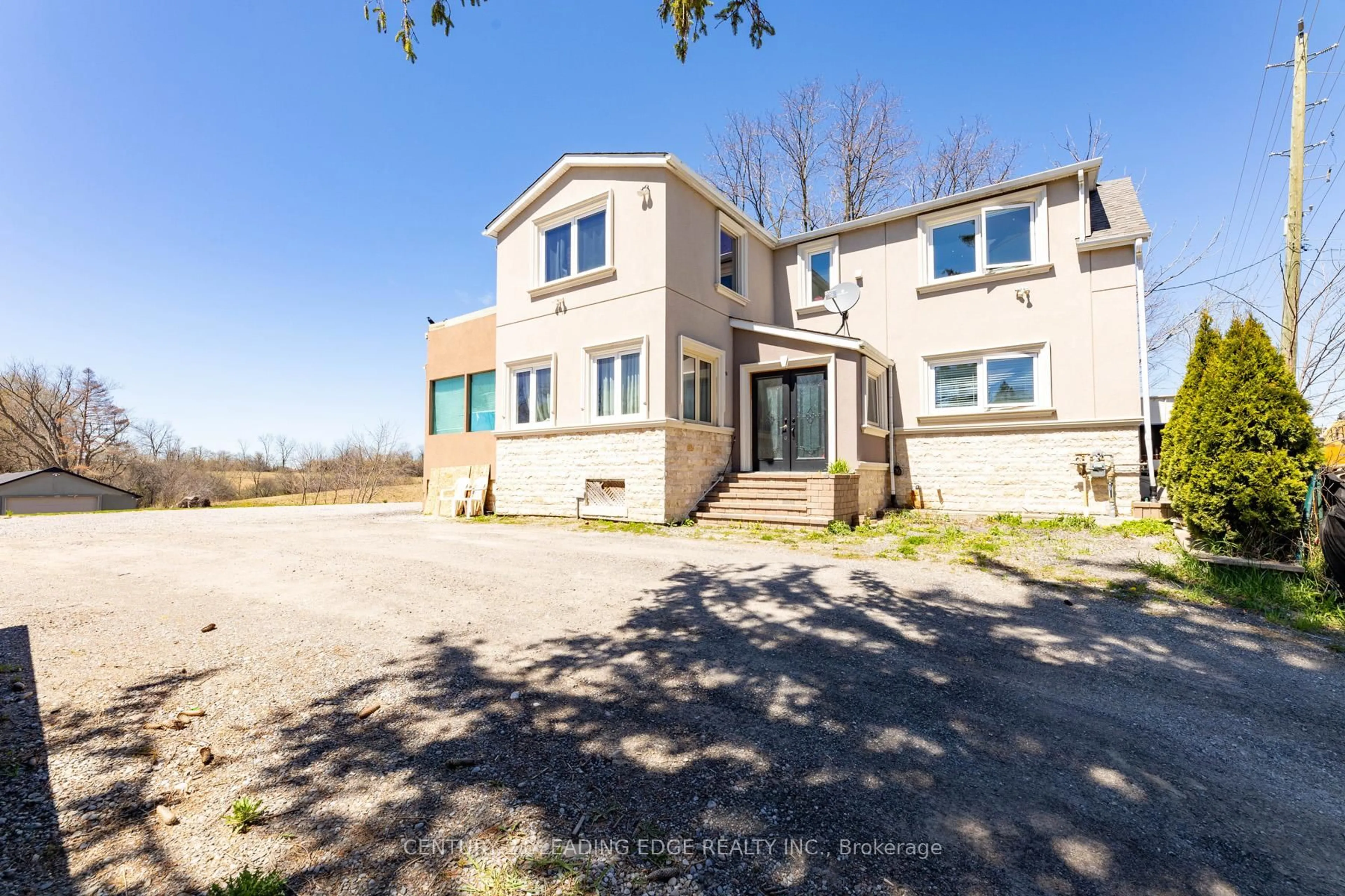 A pic from outside/outdoor area/front of a property/back of a property/a pic from drone, unknown for 13286 Dufferin St, King Ontario L7B 1K5