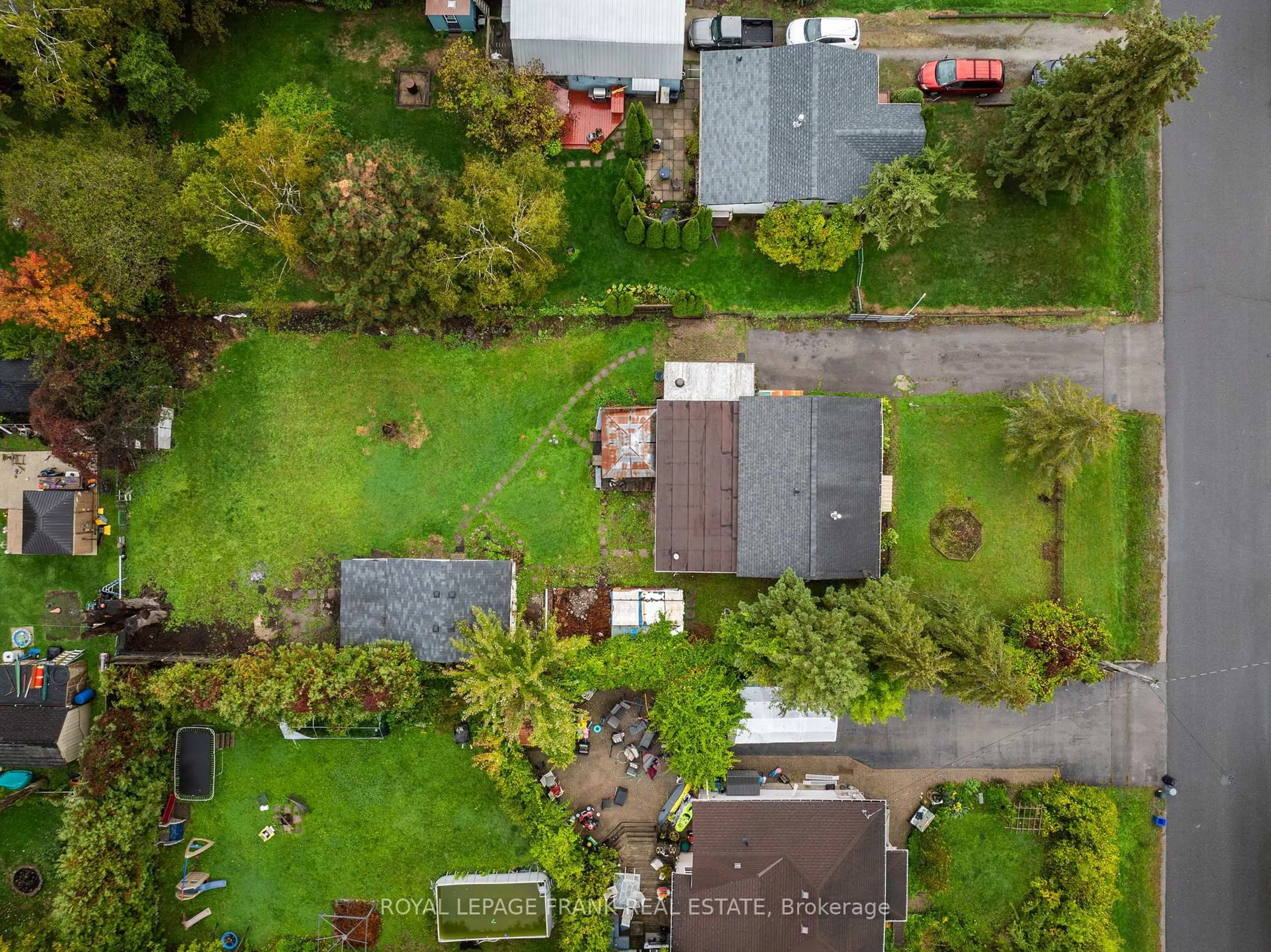 A pic from outside/outdoor area/front of a property/back of a property/a pic from drone, street for 379 Irene Dr, Georgina Ontario L4P 3B3
