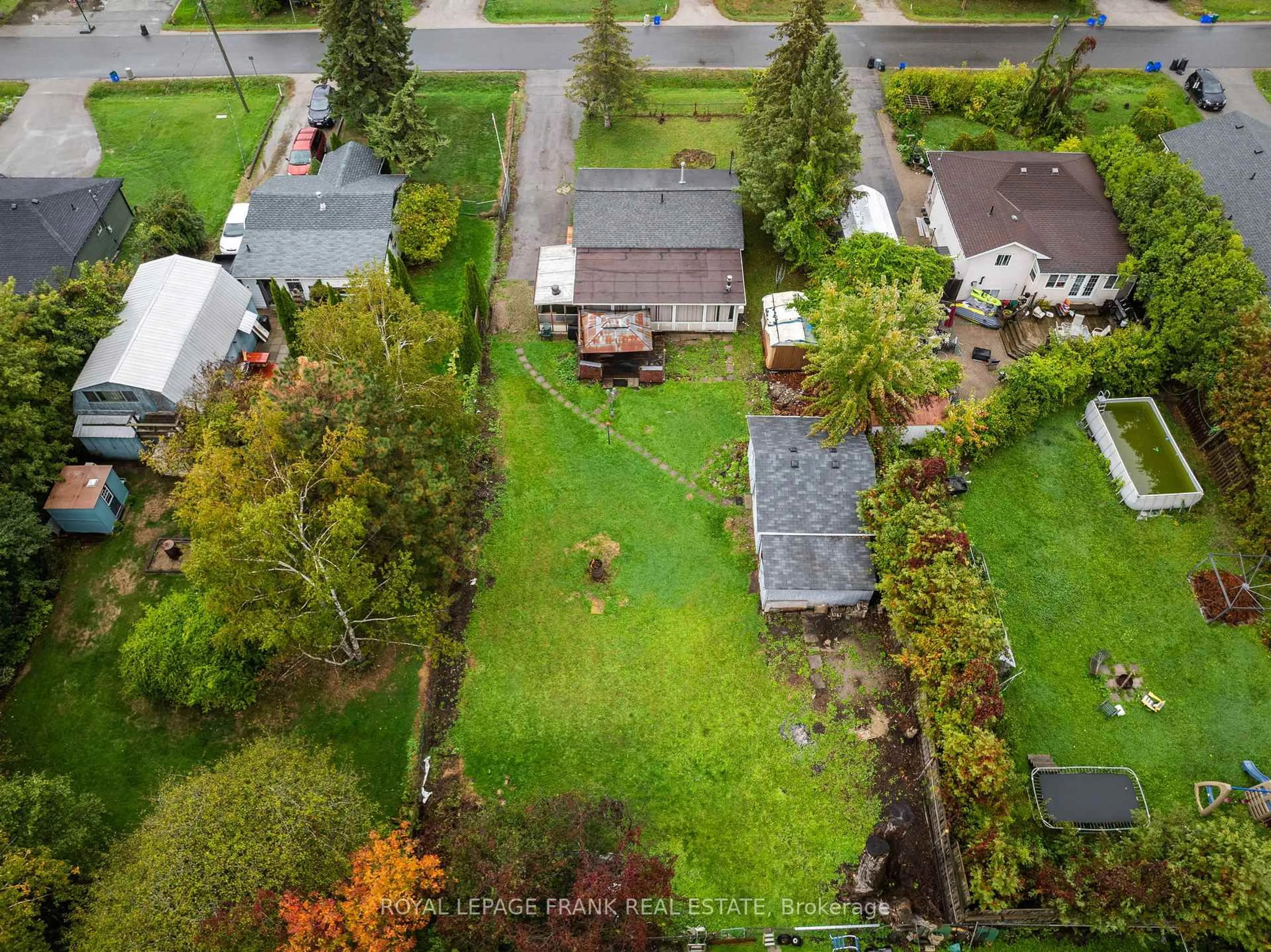 A pic from outside/outdoor area/front of a property/back of a property/a pic from drone, street for 379 Irene Dr, Georgina Ontario L4P 3B3