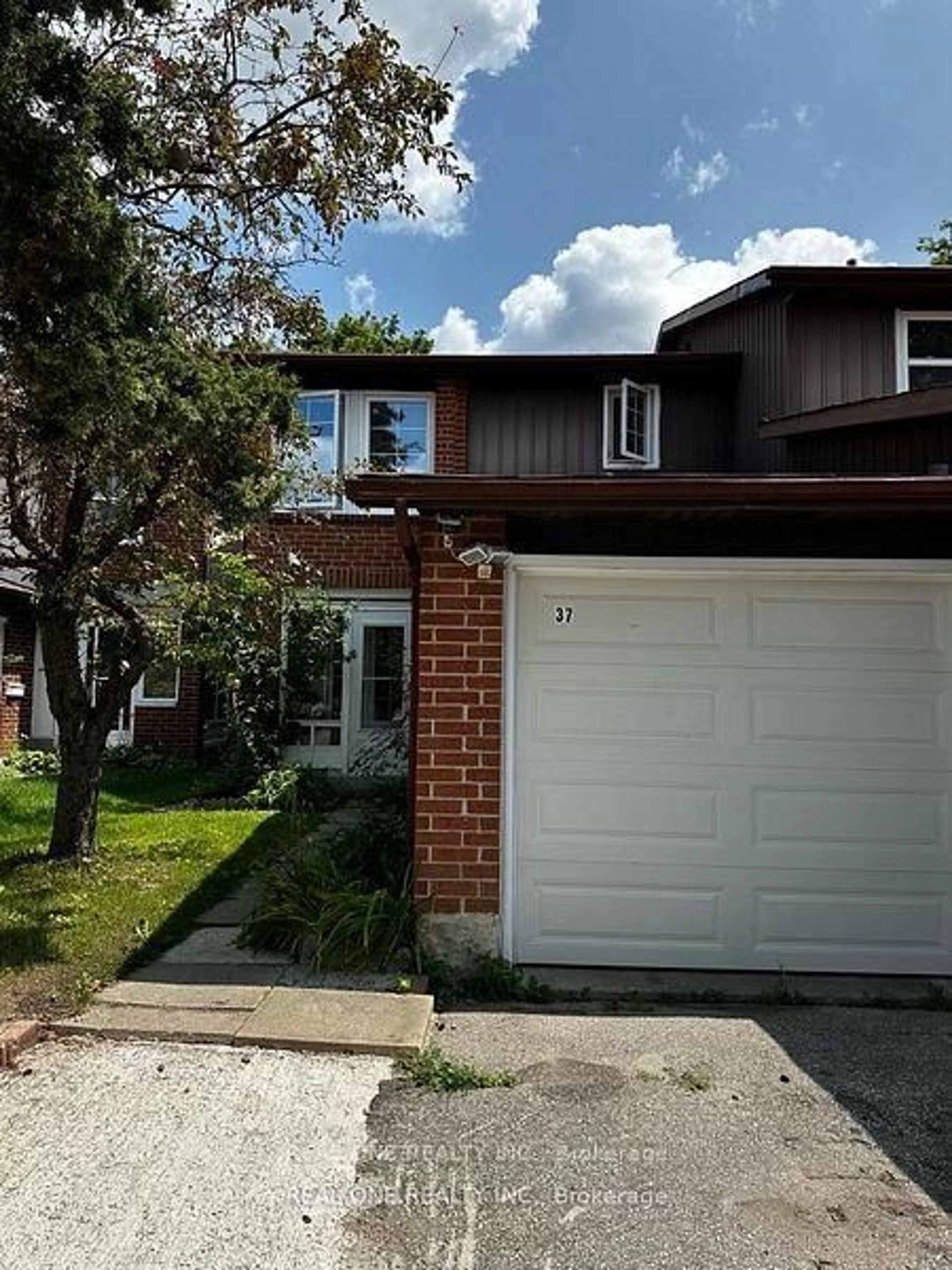 Home with brick exterior material, street for 37 Middleton Crt, Markham Ontario L3R 3G6