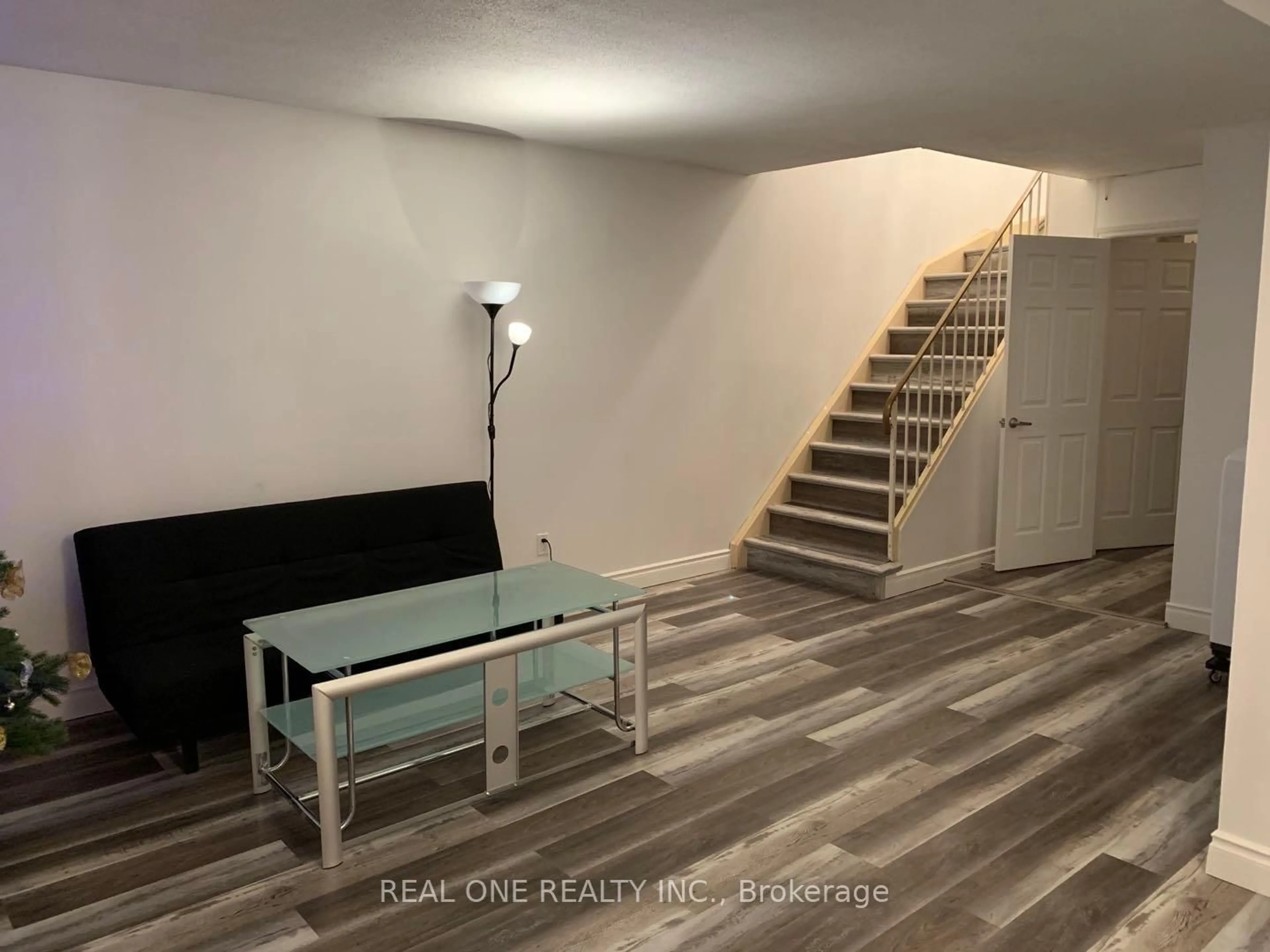 A pic of a room for 37 Middleton Crt, Markham Ontario L3R 3G6