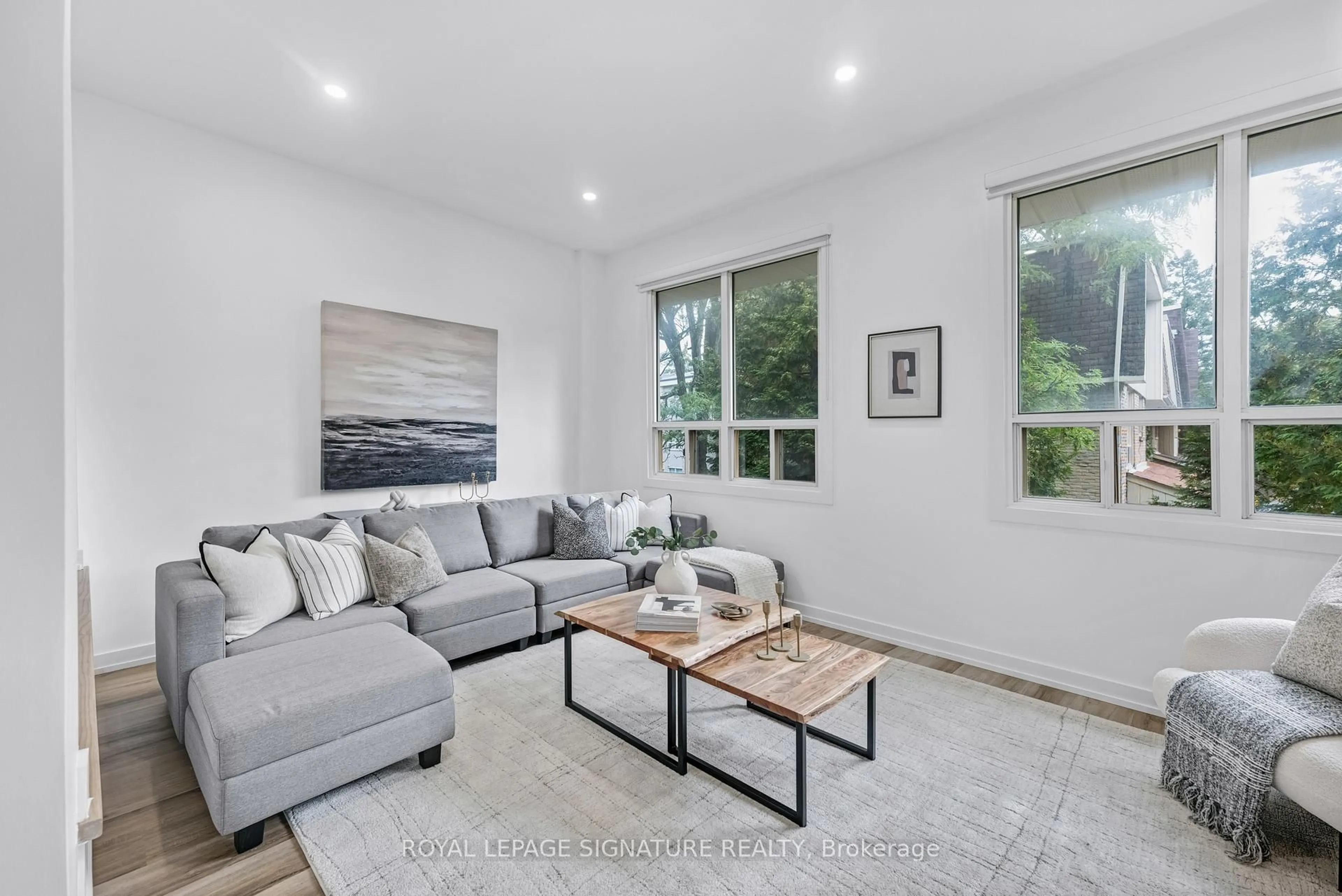 Living room with furniture, unknown for 67 Poplar Cres #6, Aurora Ontario L4G 3M4