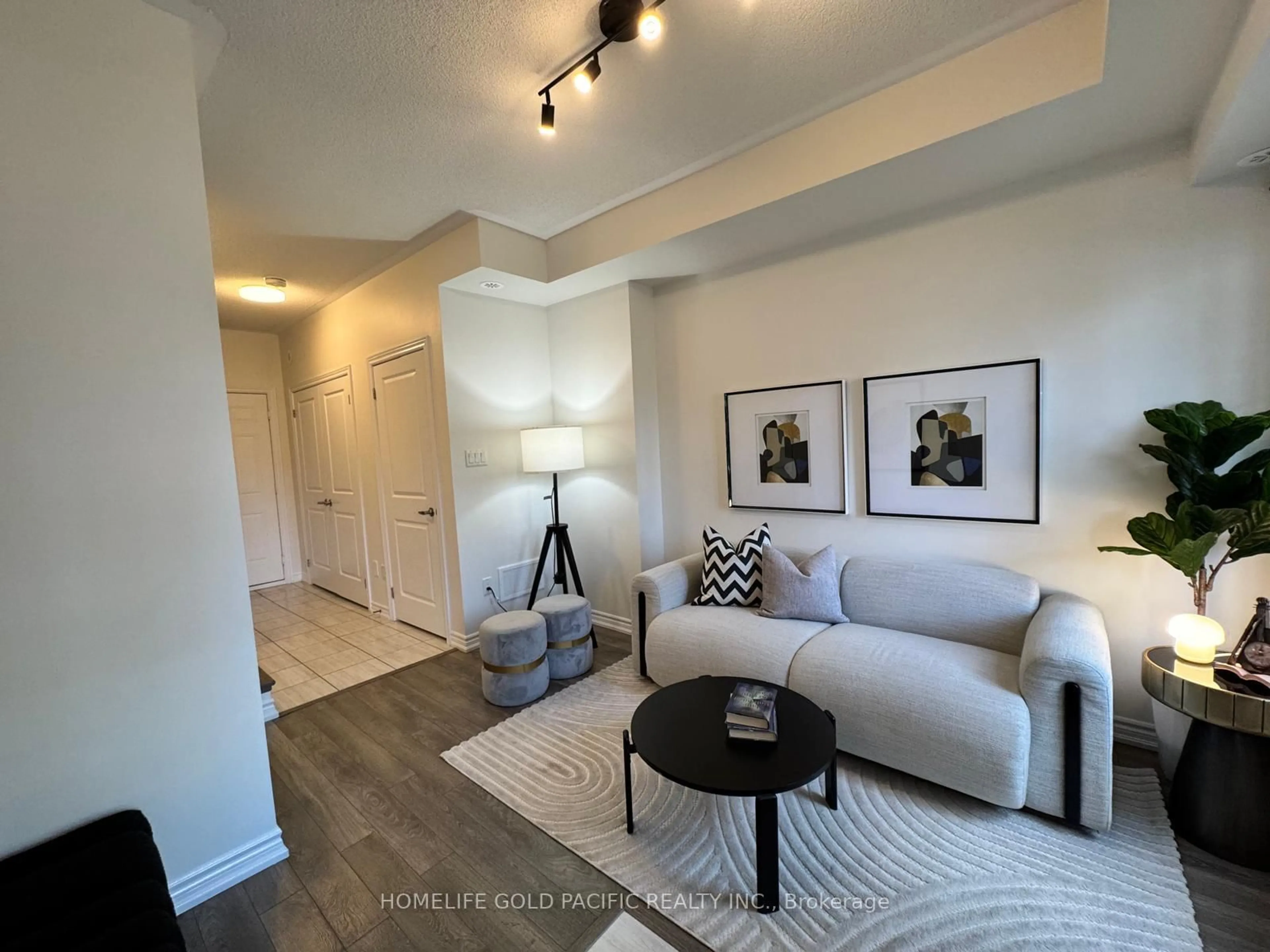 Living room with furniture, unknown for 55 Cornell Centre Blvd, Markham Ontario L6B 1P6