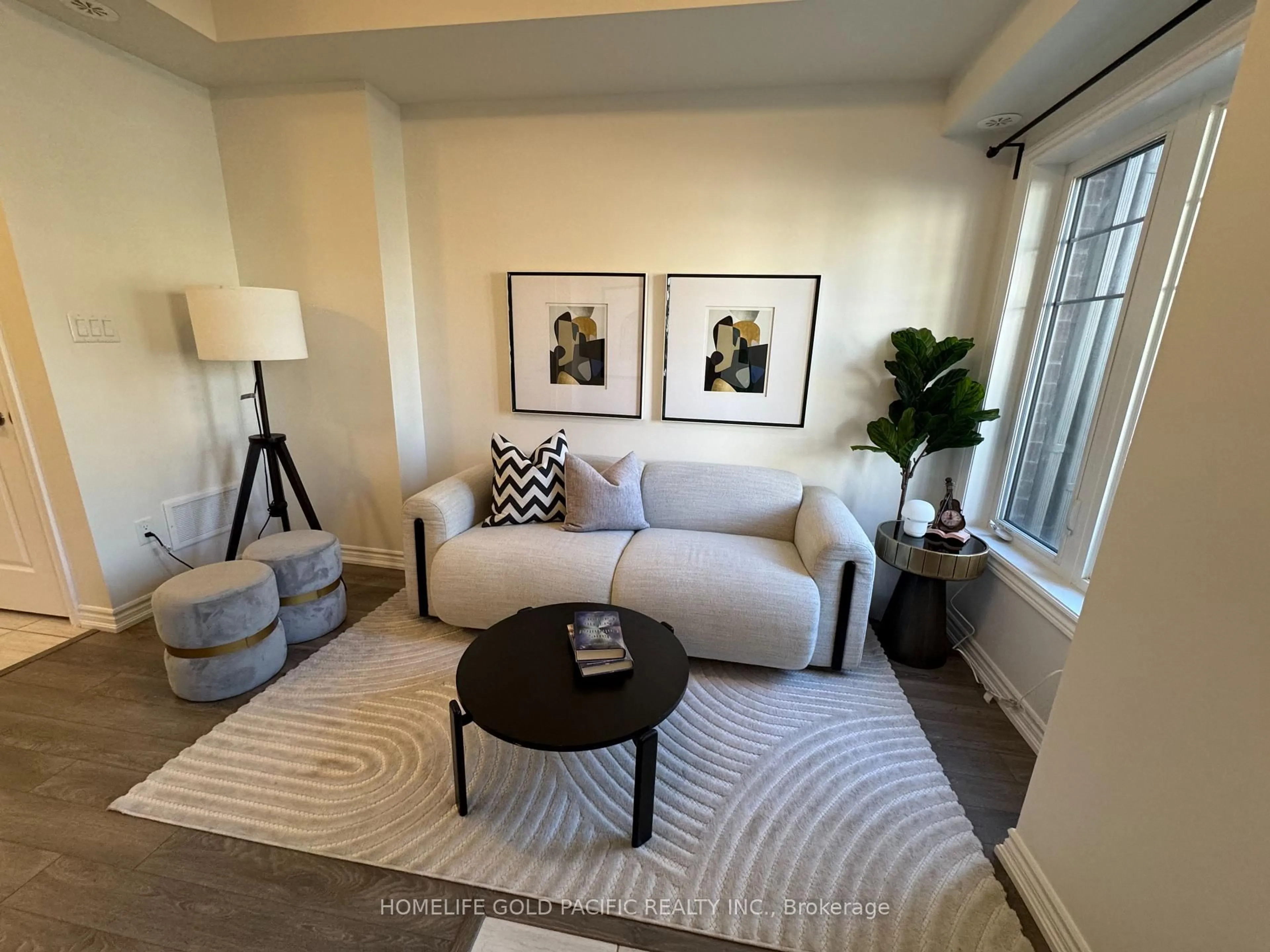 Living room with furniture, carpet floor for 55 Cornell Centre Blvd, Markham Ontario L6B 1P6