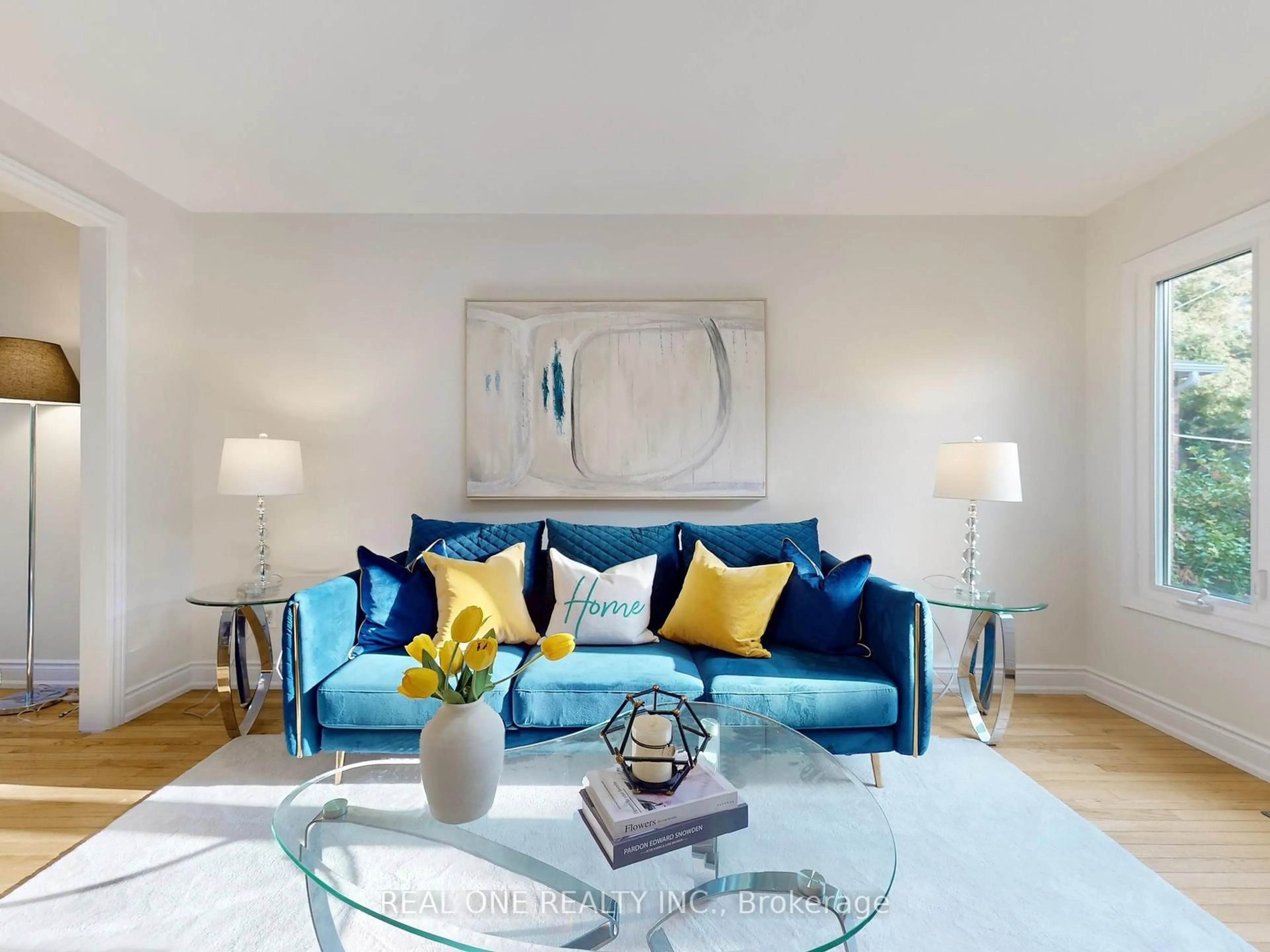 Living room with furniture, unknown for 355 Church St, Richmond Hill Ontario L4C 8G3