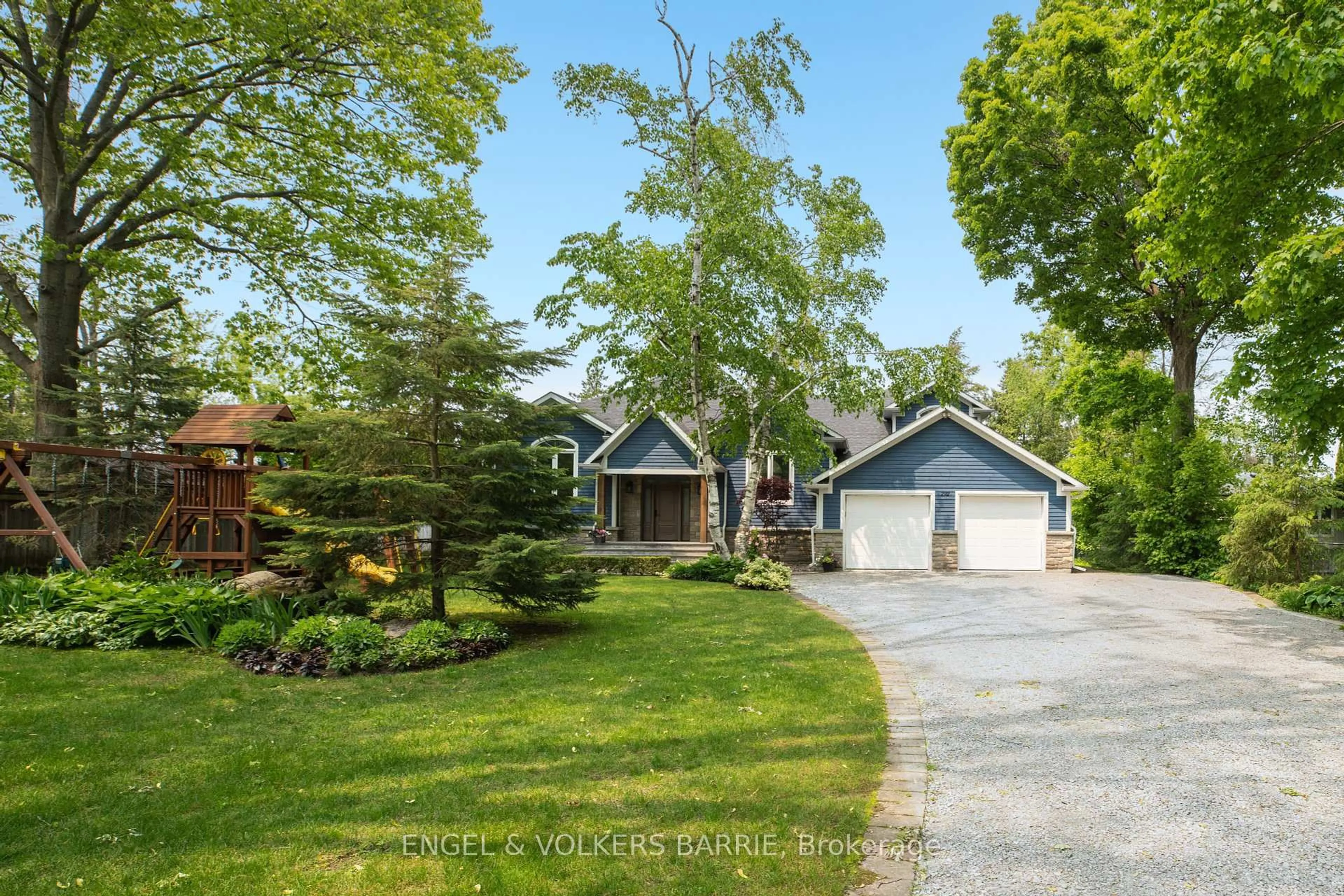 A pic from outside/outdoor area/front of a property/back of a property/a pic from drone, street for 292 Trillium Pl, Innisfil Ontario L9S 2X7