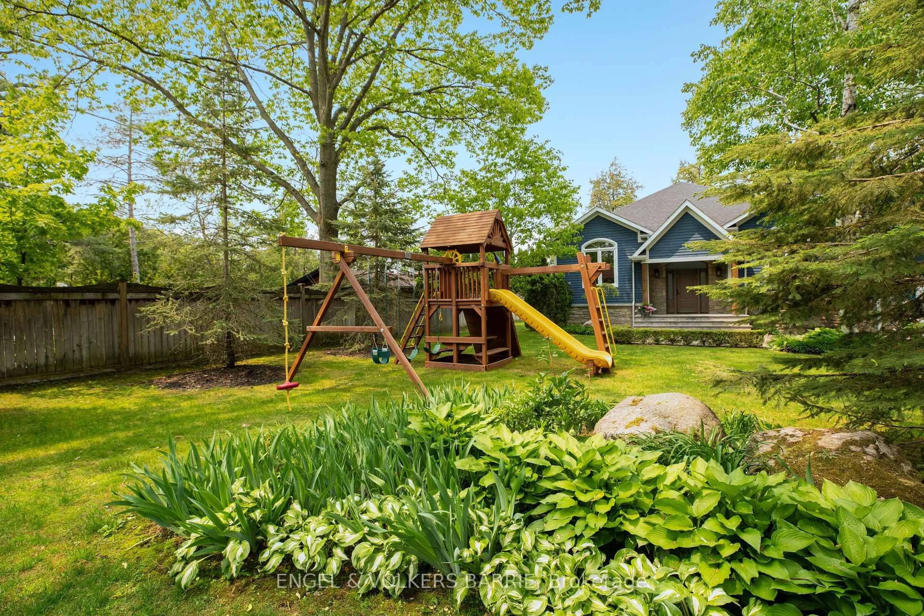 Patio, unknown for 292 Trillium Pl, Innisfil Ontario L9S 2X7