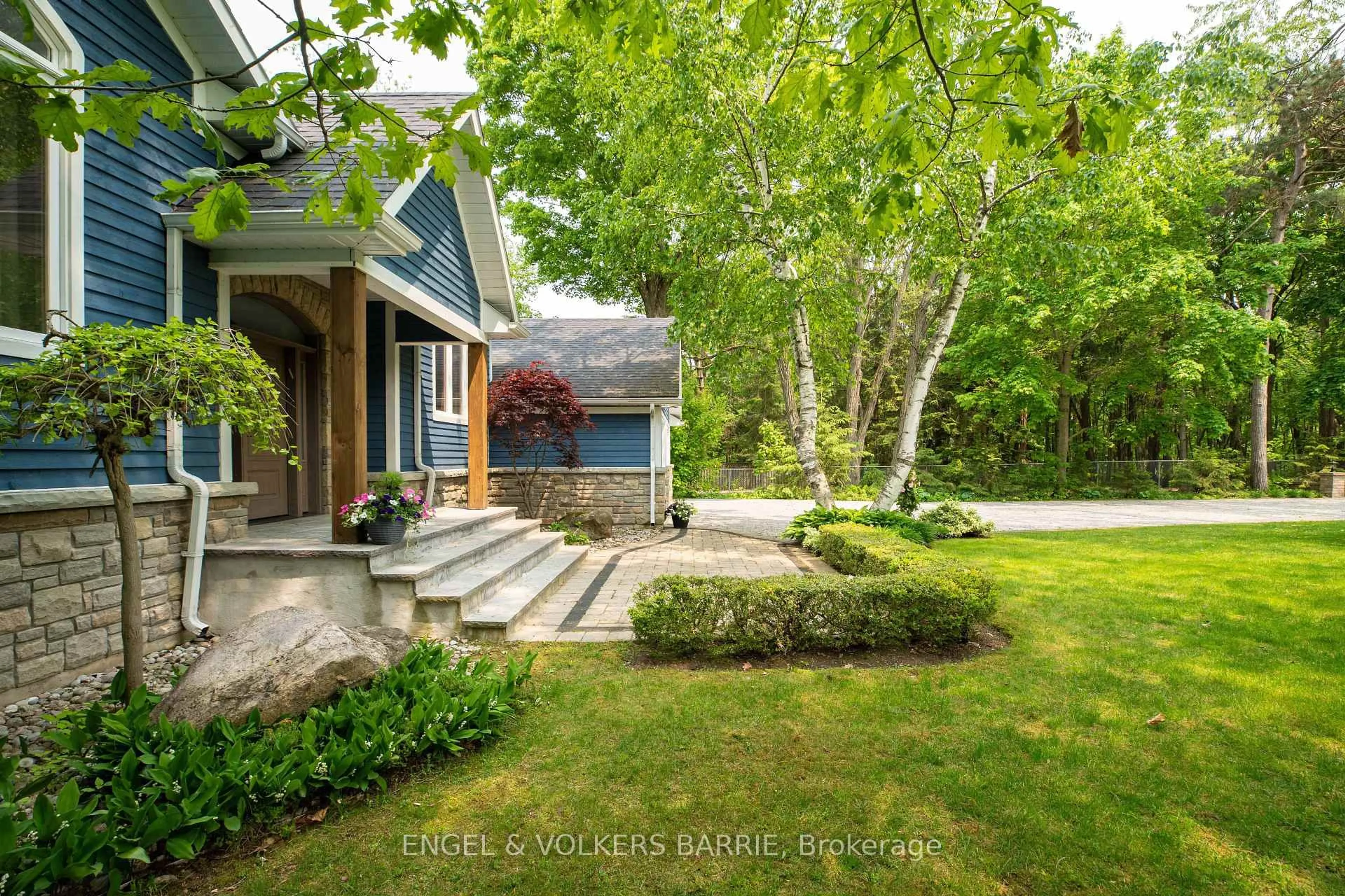 Patio, unknown for 292 Trillium Pl, Innisfil Ontario L9S 2X7