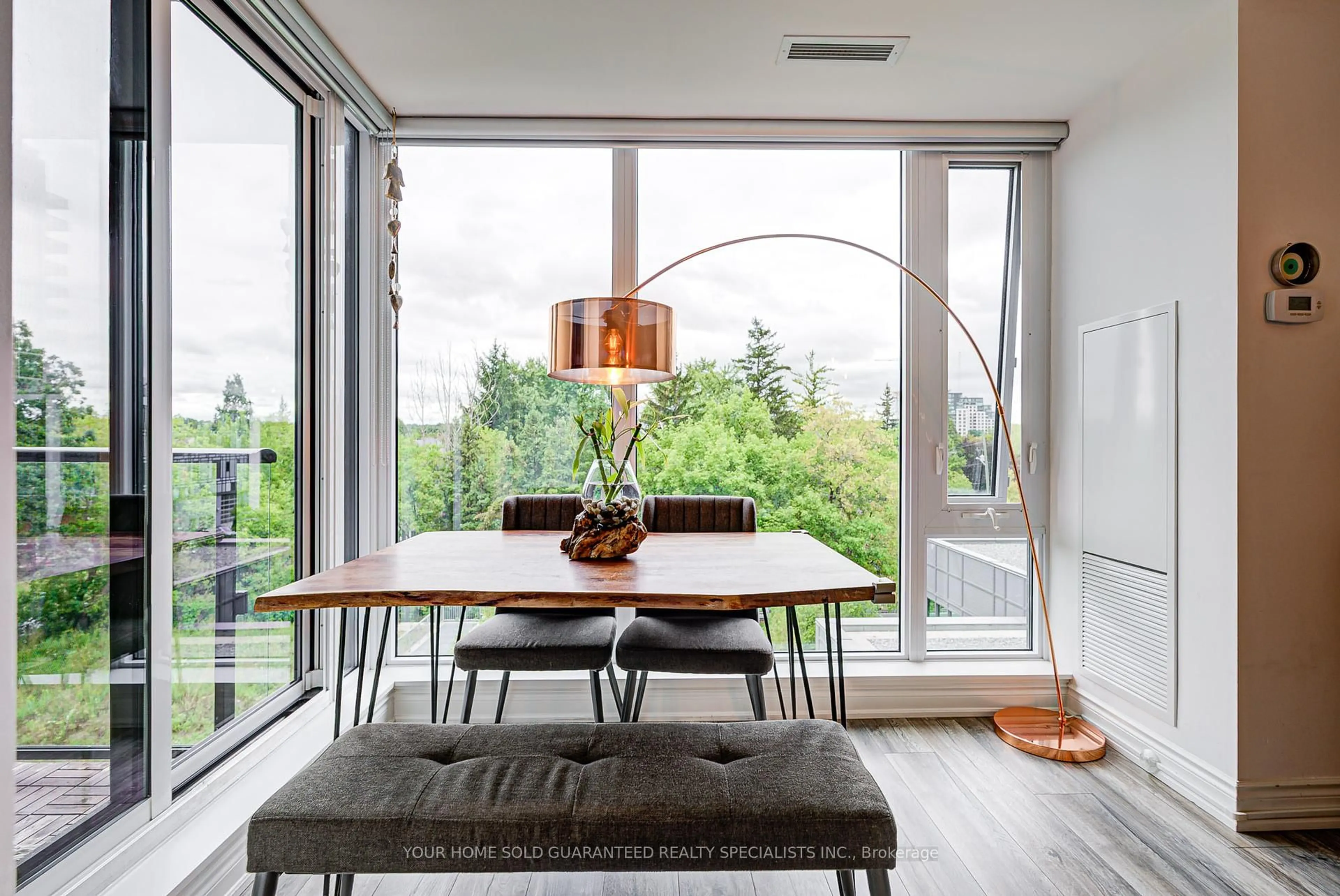 Dining room, wood/laminate floor for 9618 Yonge St #318, Richmond Hill Ontario L4C 0X5