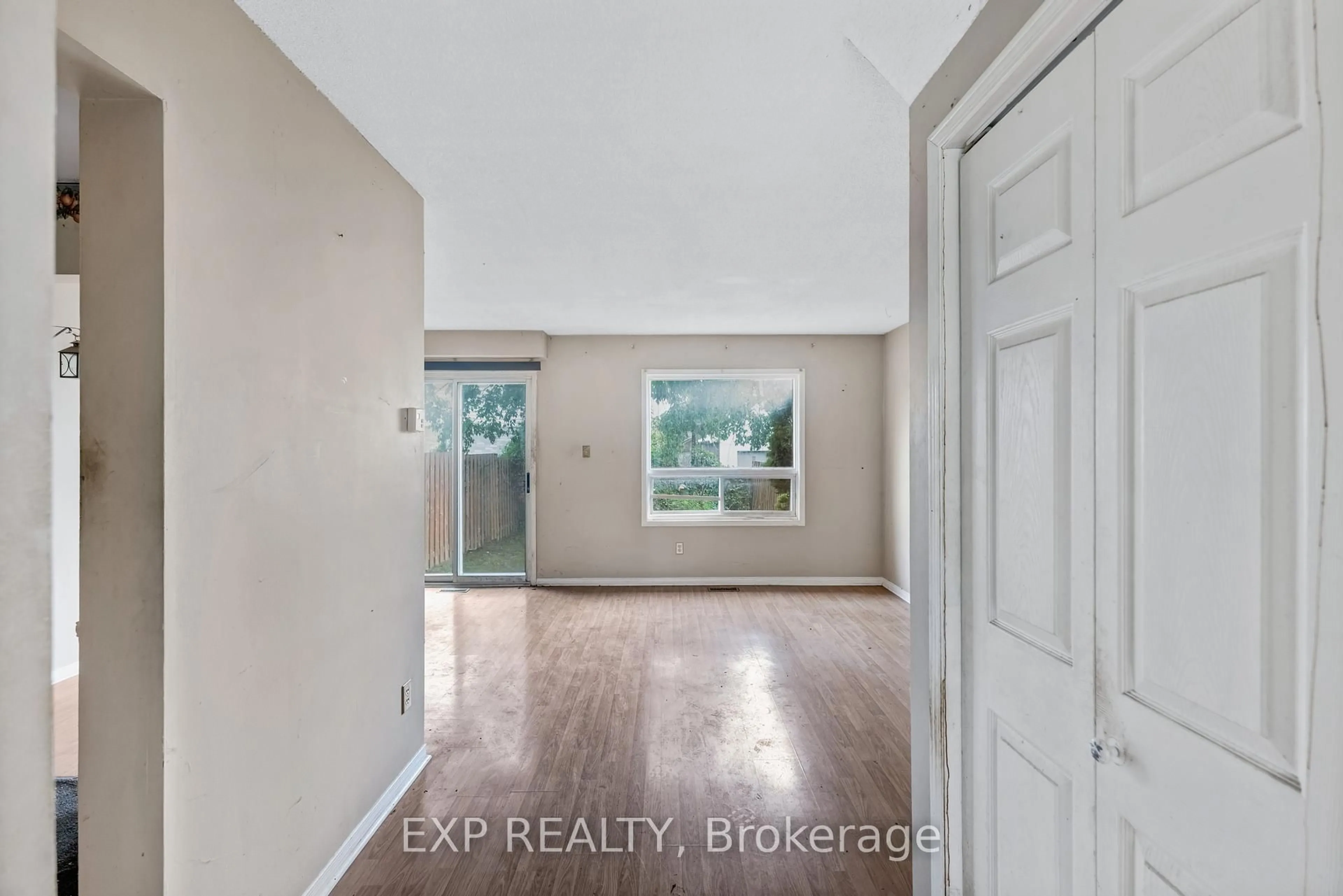 Indoor entryway for 2183 Ferguson St, Innisfil Ontario L9S 1X6