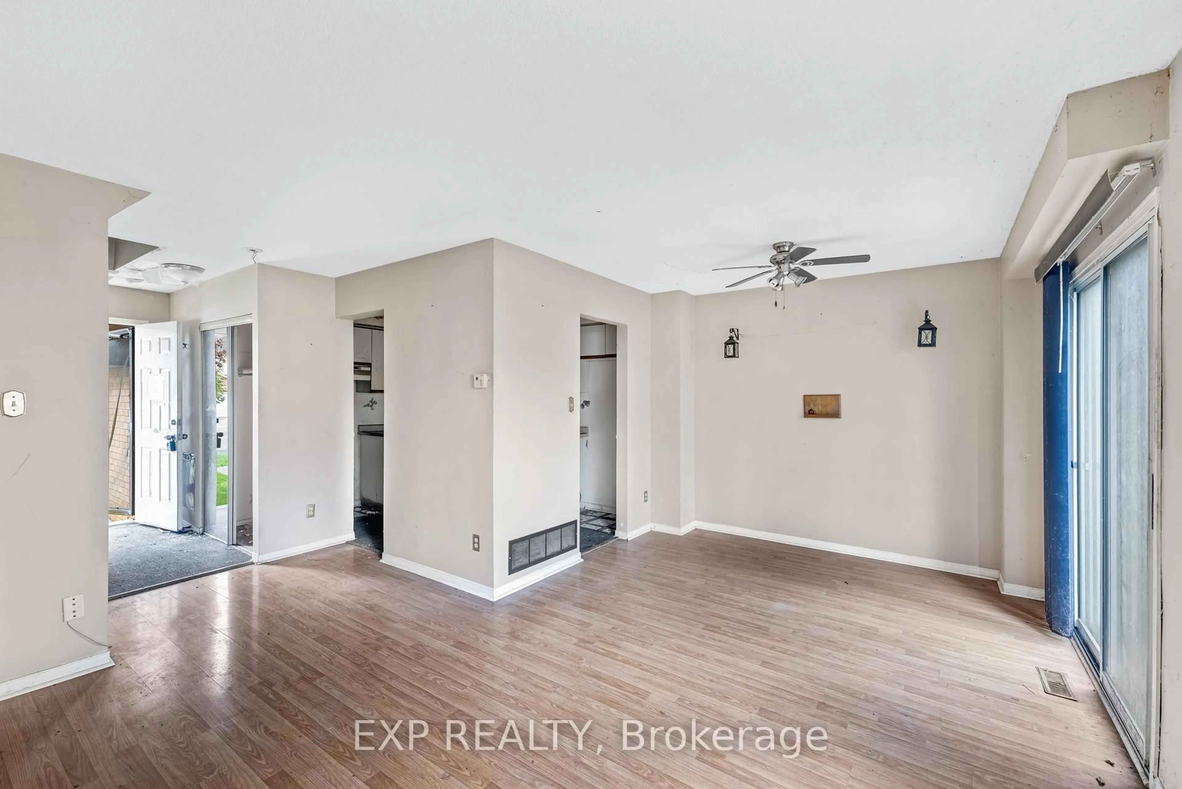 Indoor entryway for 2183 Ferguson St, Innisfil Ontario L9S 1X6