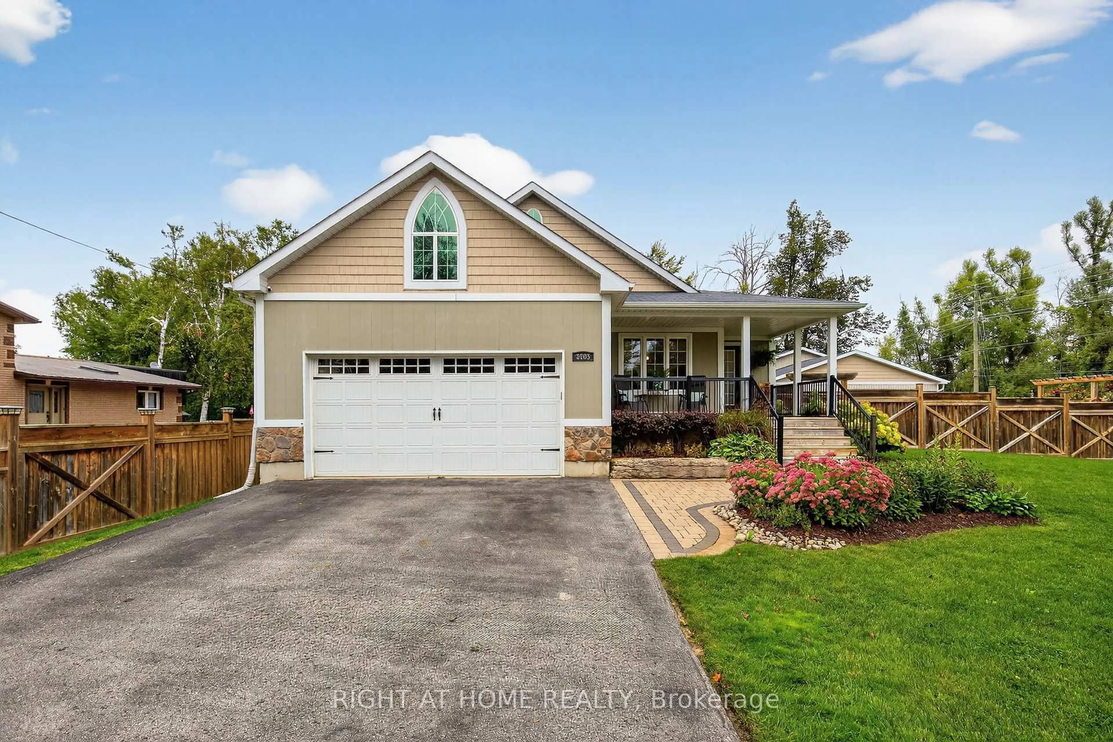 Home with vinyl exterior material, street for 3005 Mason Dr, Innisfil Ontario L9S 2J8