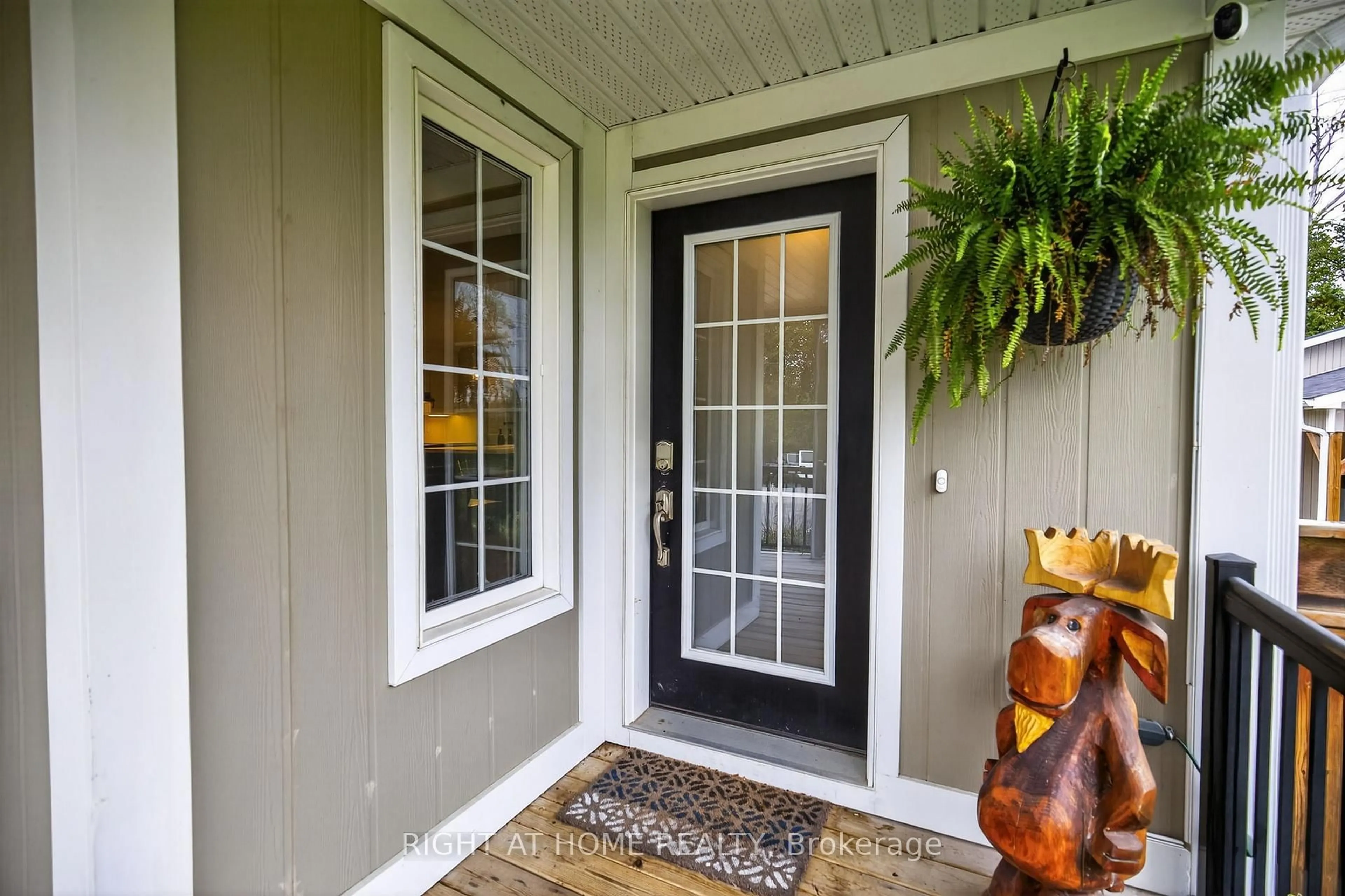 Indoor entryway for 3005 Mason Dr, Innisfil Ontario L9S 2J8