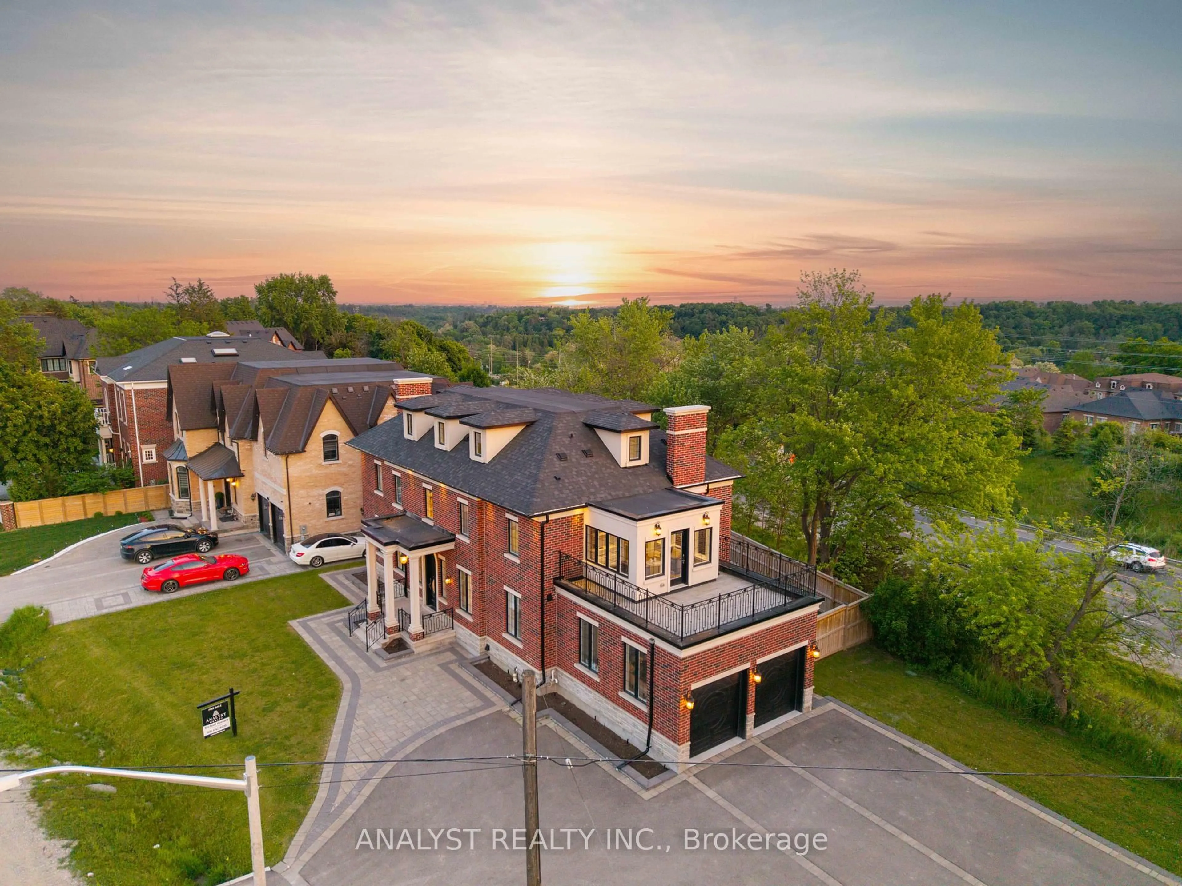 A pic from outside/outdoor area/front of a property/back of a property/a pic from drone, unknown for 10690 Islington Ave, Vaughan Ontario L0J 1C0