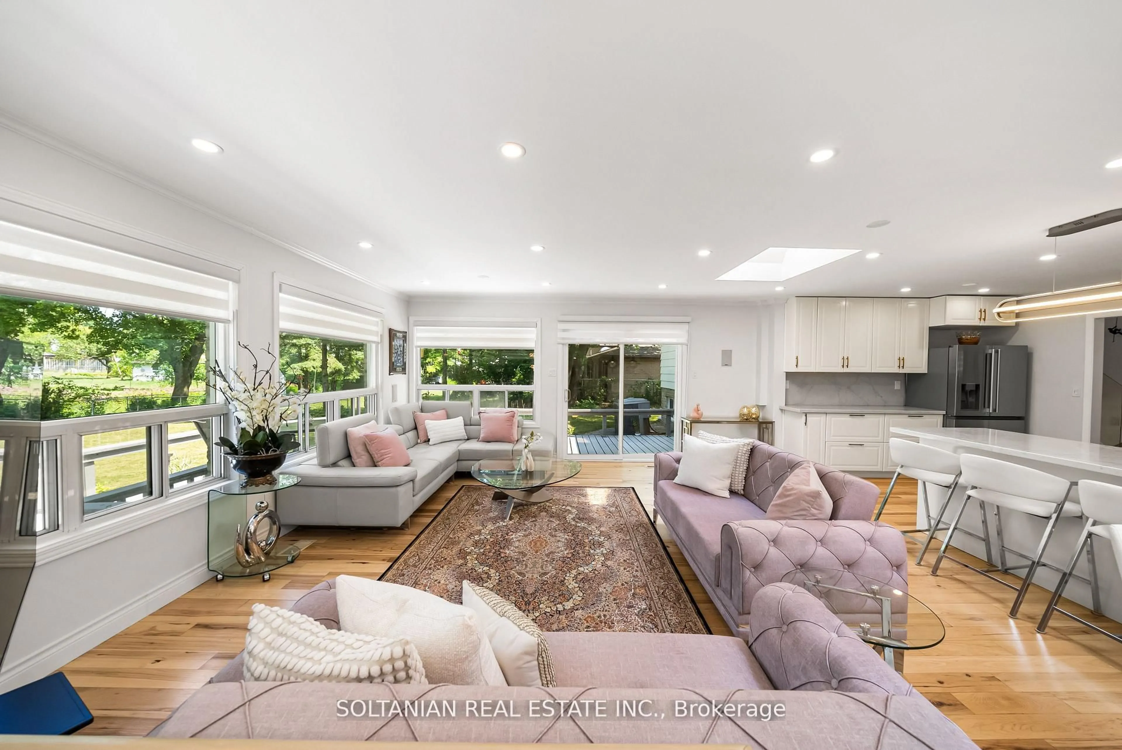 Living room with furniture, unknown for 66 Lakeland Cres, Richmond Hill Ontario L4E 2Z9