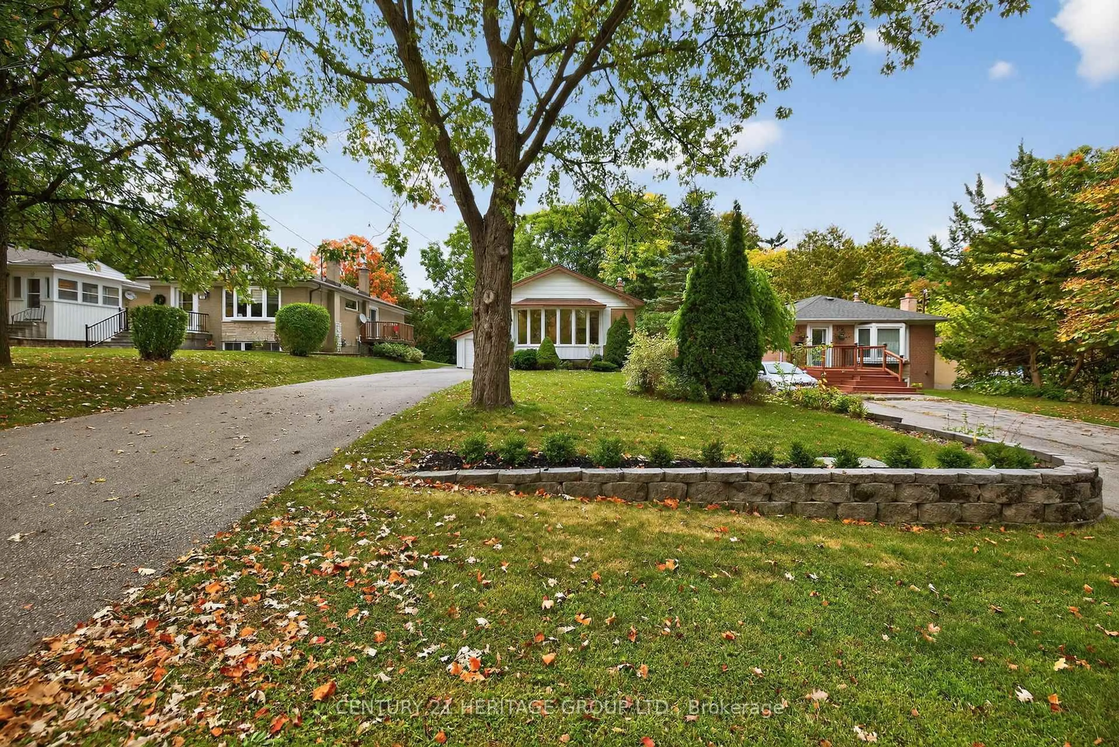 Unknown for 49 Bayview Pkwy, Newmarket Ontario L3Y 3W2