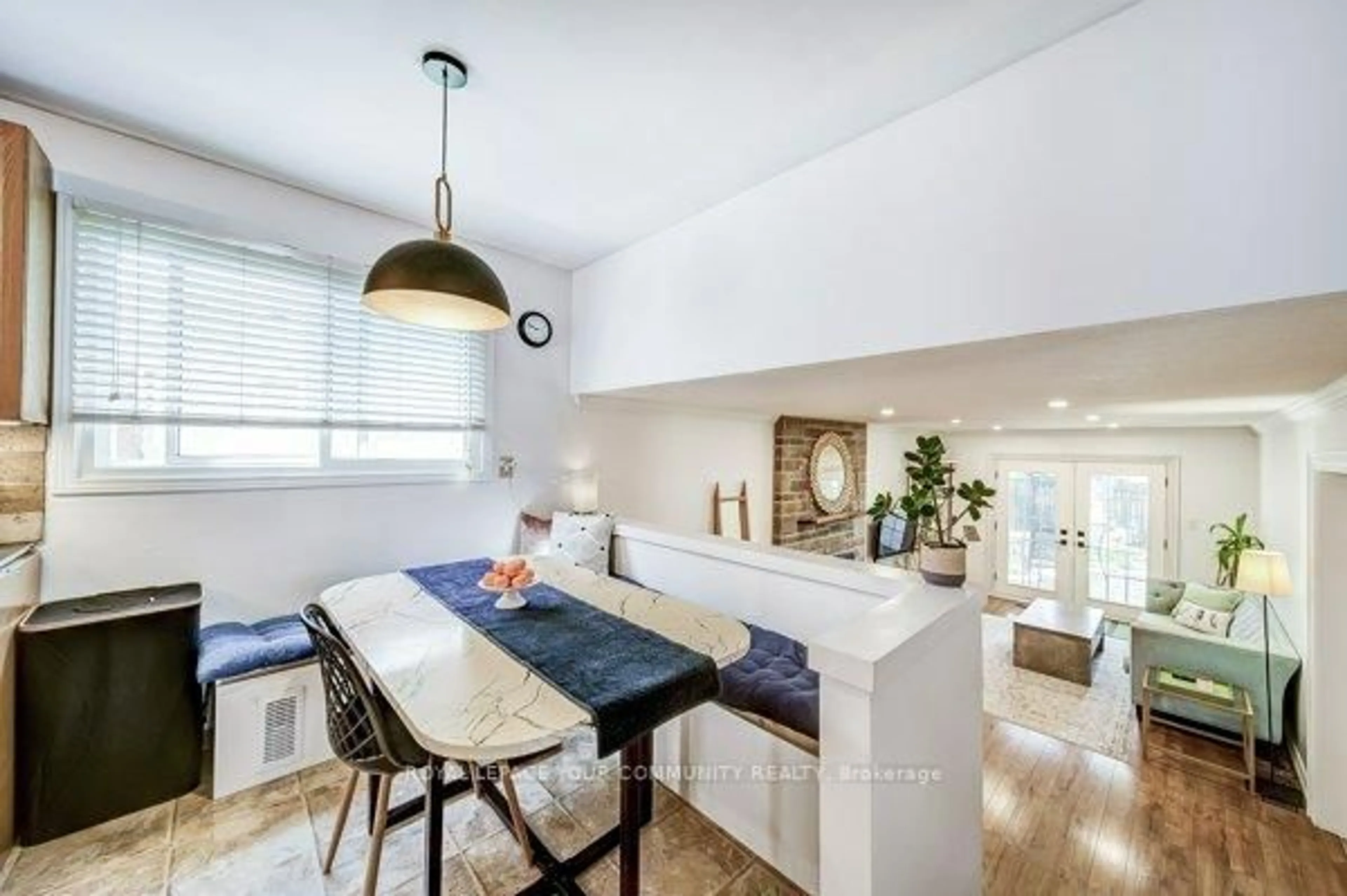 Open concept kitchen, unknown for 124 Tyson Dr, East Gwillimbury Ontario L0G 1H0