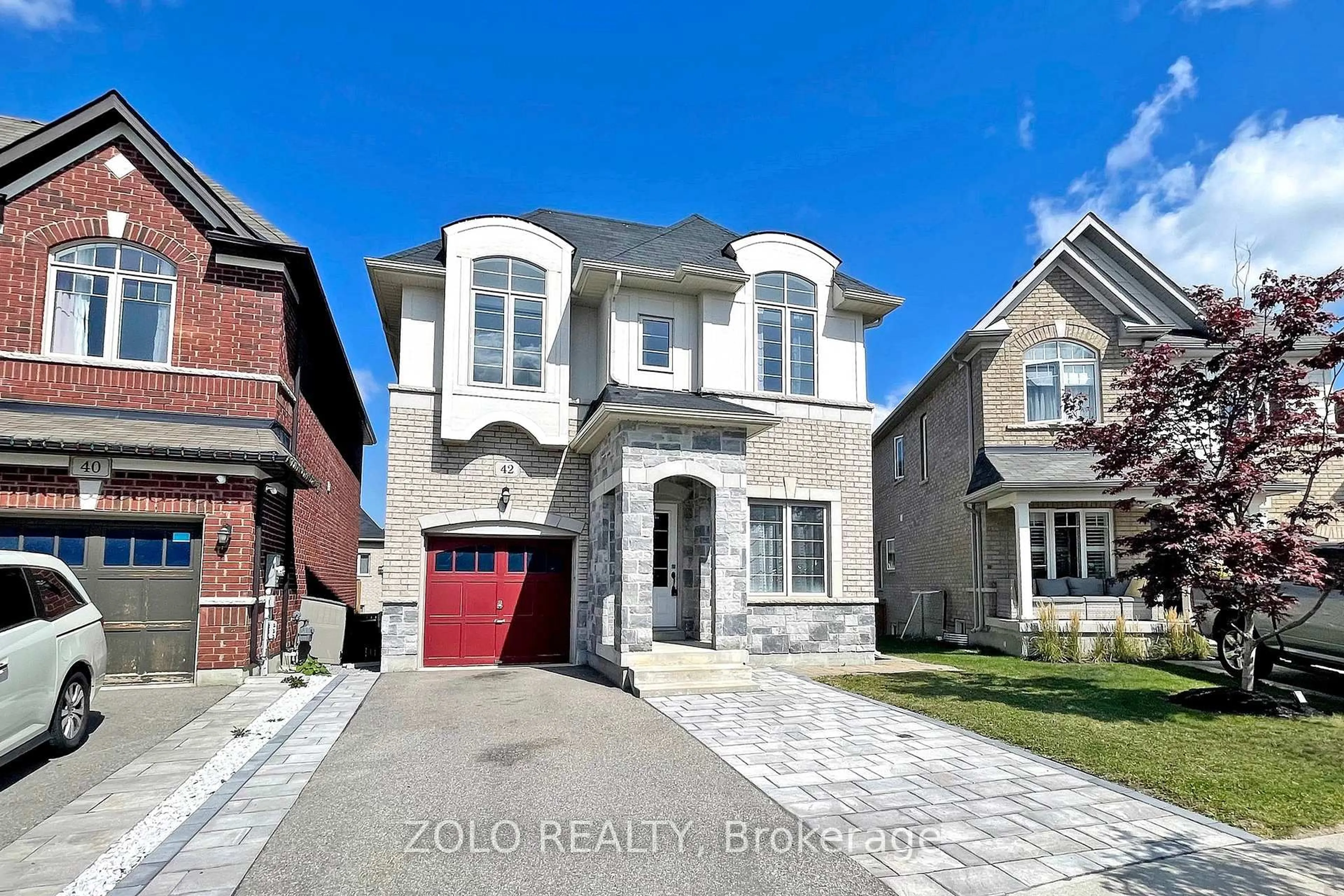 Home with brick exterior material, street for 42 Foxberry Rd, East Gwillimbury Ontario L9N 0P6