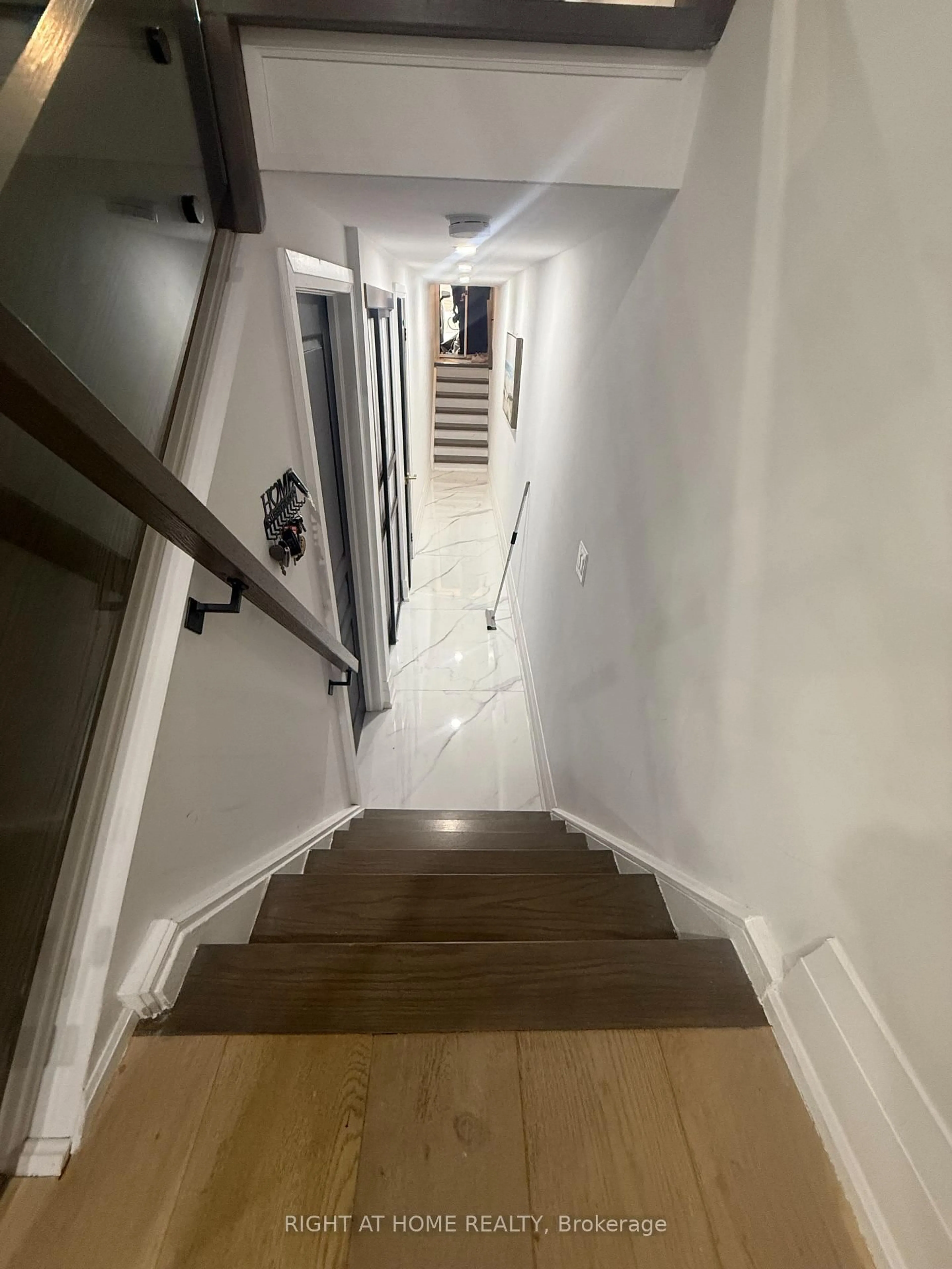 Stairs for 287 Milestone Cres #133, Aurora Ontario L4G 3M2