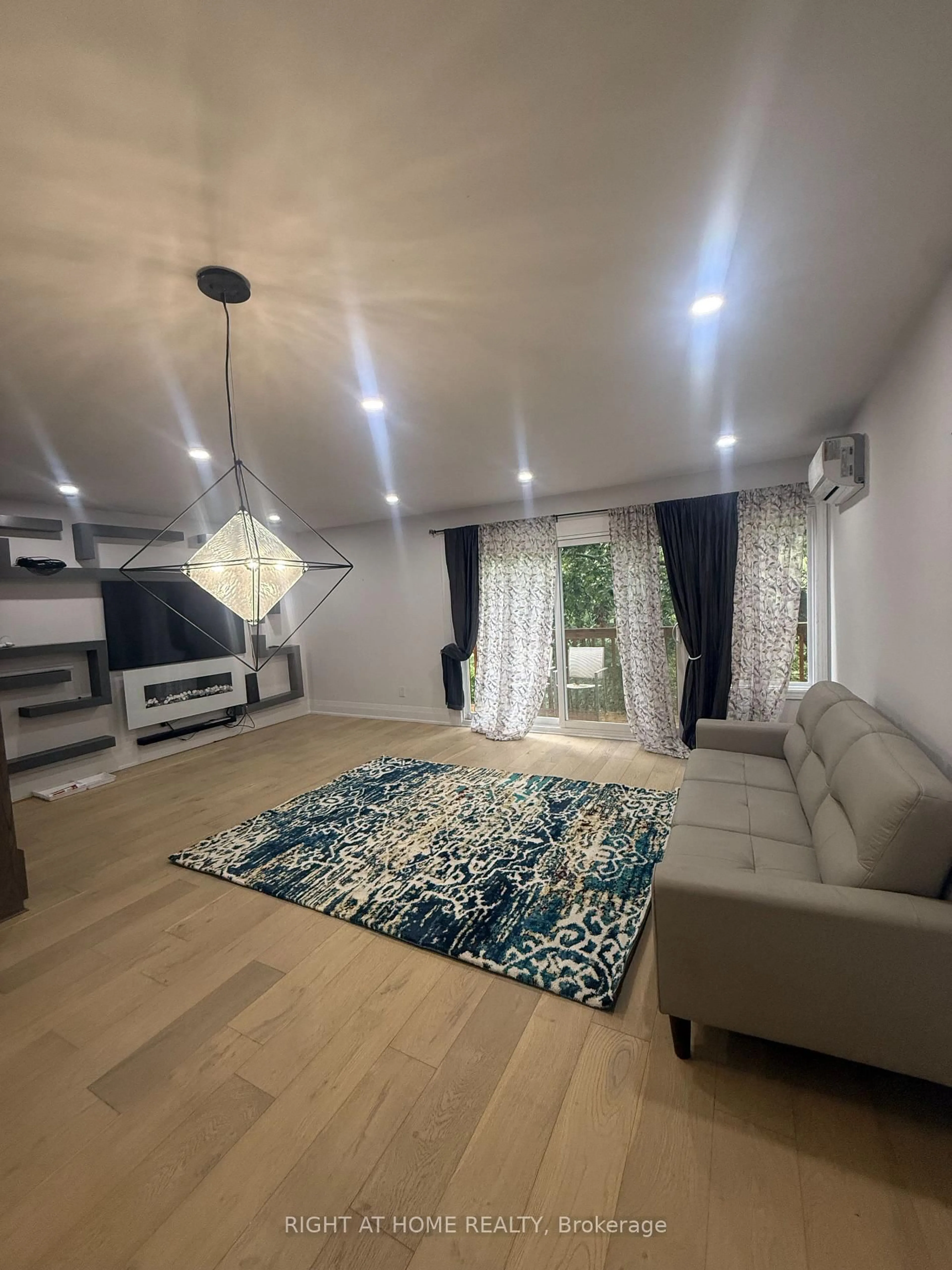 Living room with furniture, unknown for 287 Milestone Cres #133, Aurora Ontario L4G 3M2