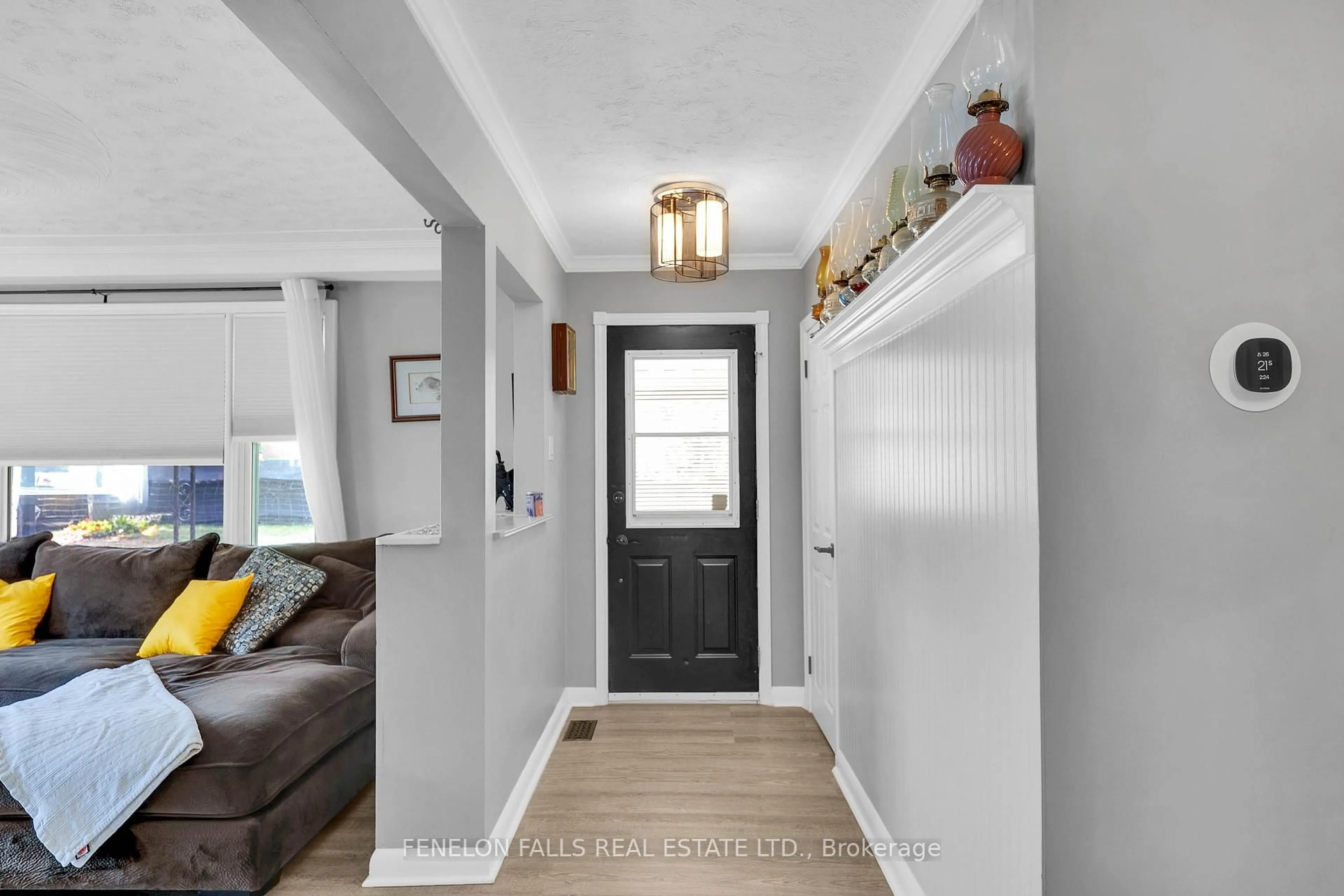 Indoor entryway for 63 The Queensway N, Georgina Ontario L4P 0L2