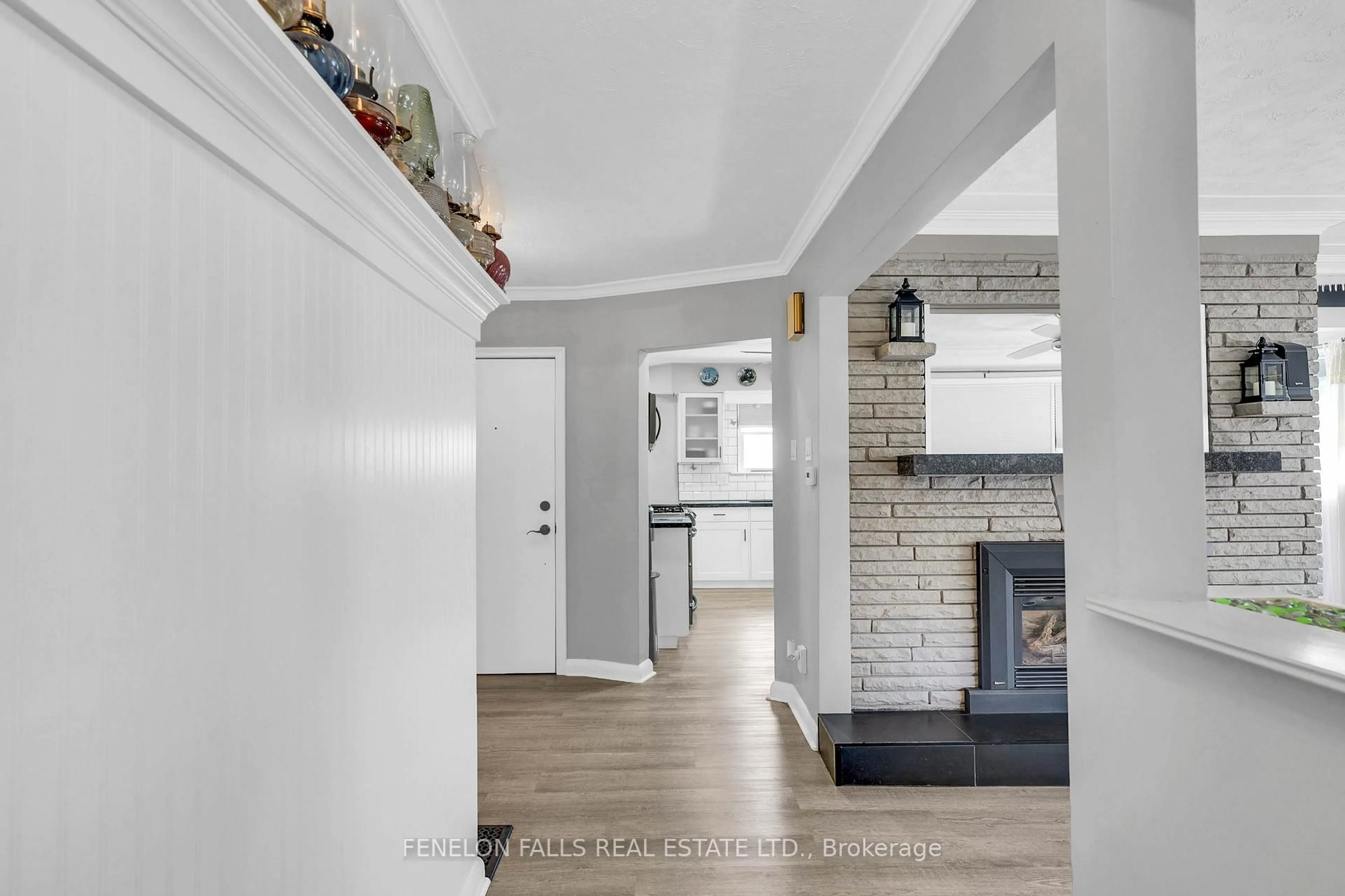 Indoor entryway for 63 The Queensway N, Georgina Ontario L4P 0L2