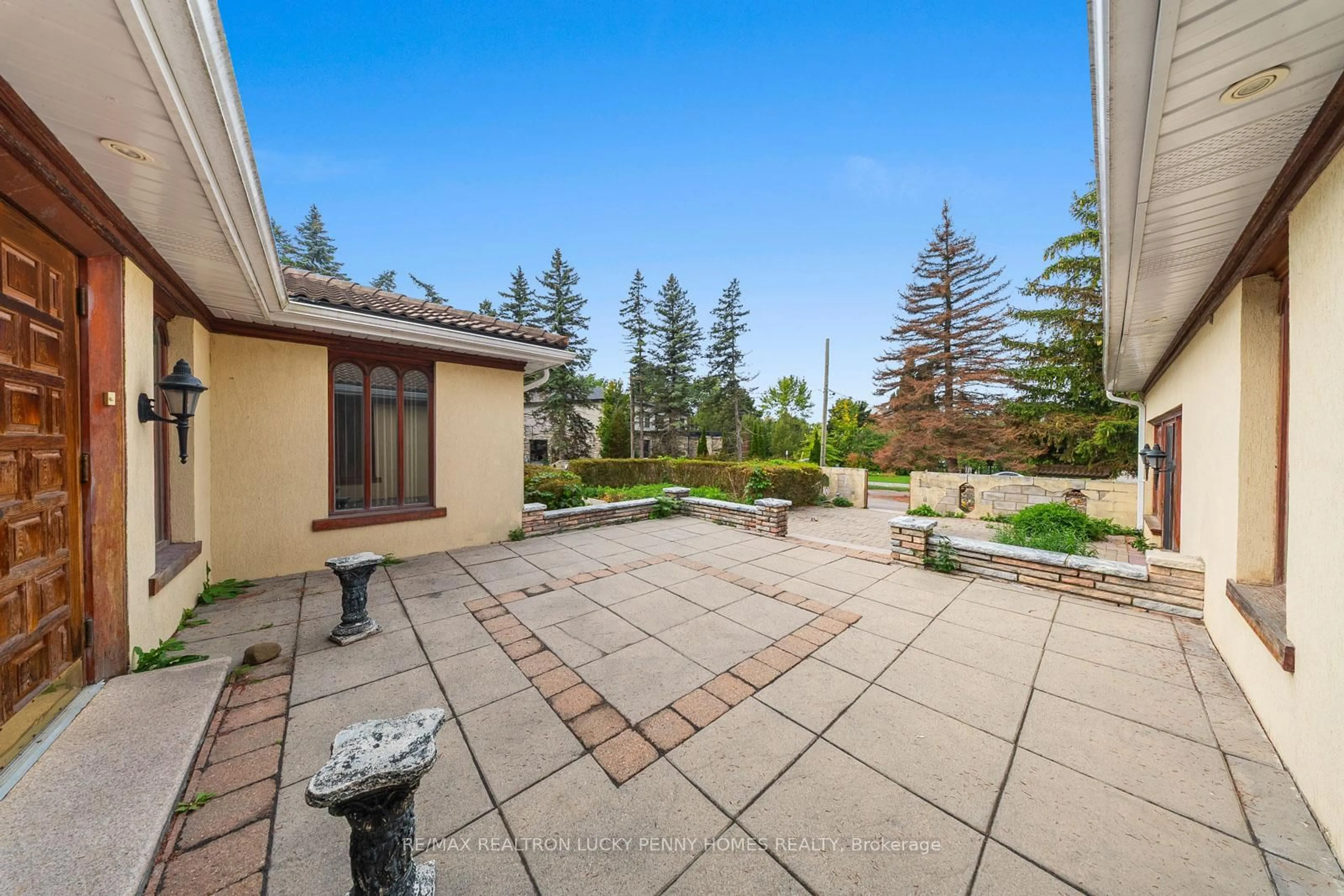 Patio, street for 6 SCANDIA Crt, Markham Ontario L6C 1G6