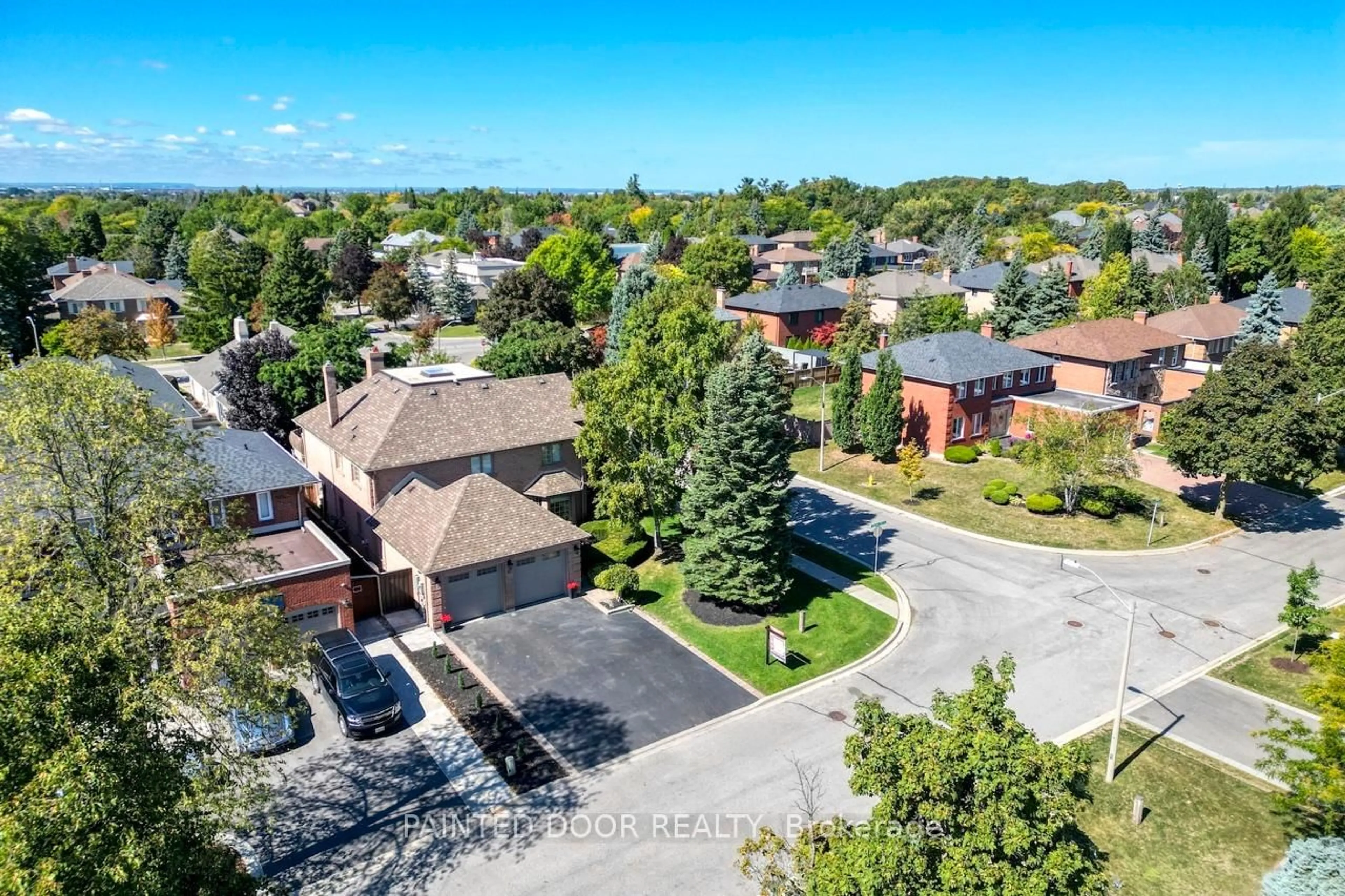 A pic from outside/outdoor area/front of a property/back of a property/a pic from drone, street for 6 Colton Cres, Vaughan Ontario L4L 3L7