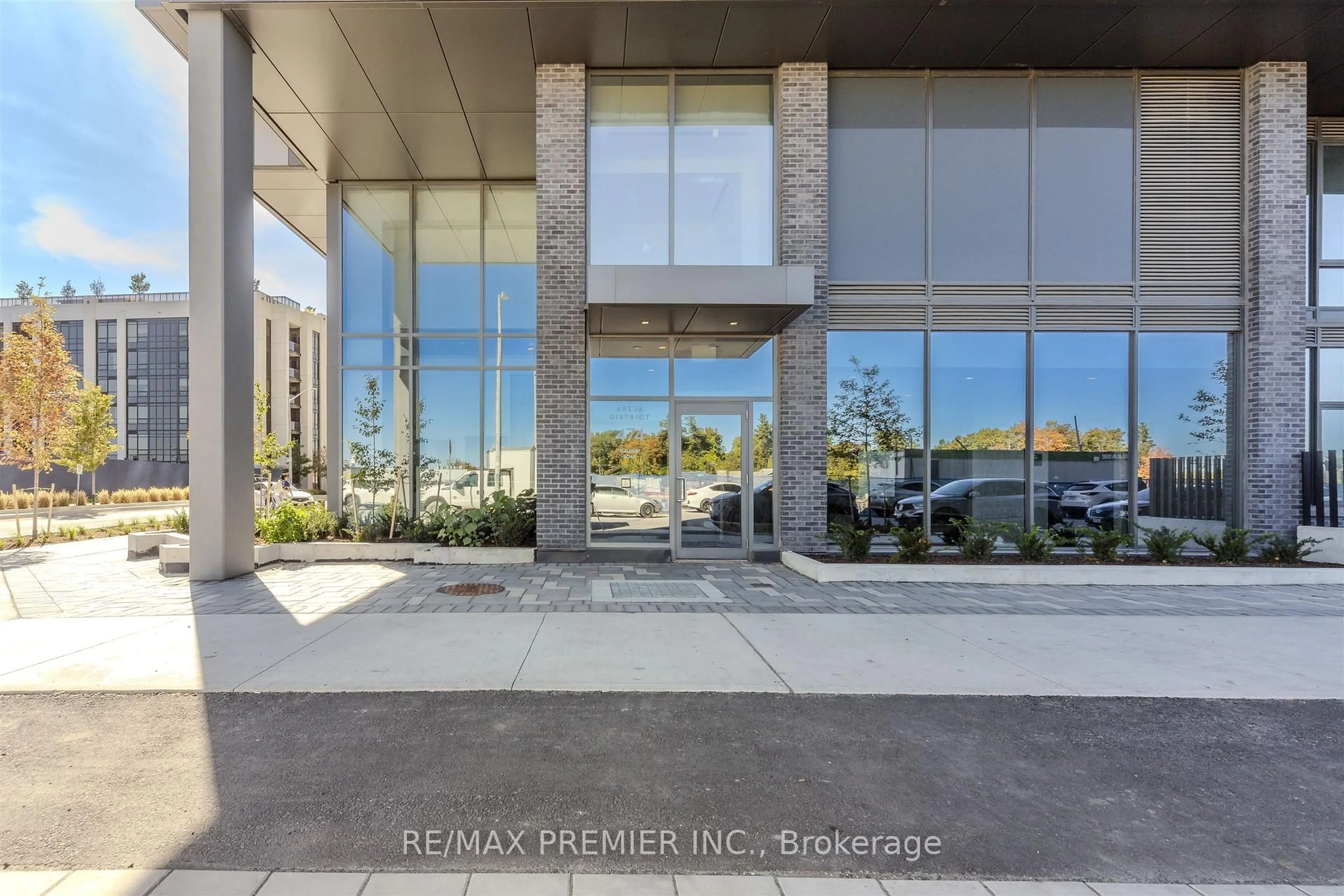 Indoor foyer for 474 Caldari Rd #1009, Vaughan Ontario L4K 0R5