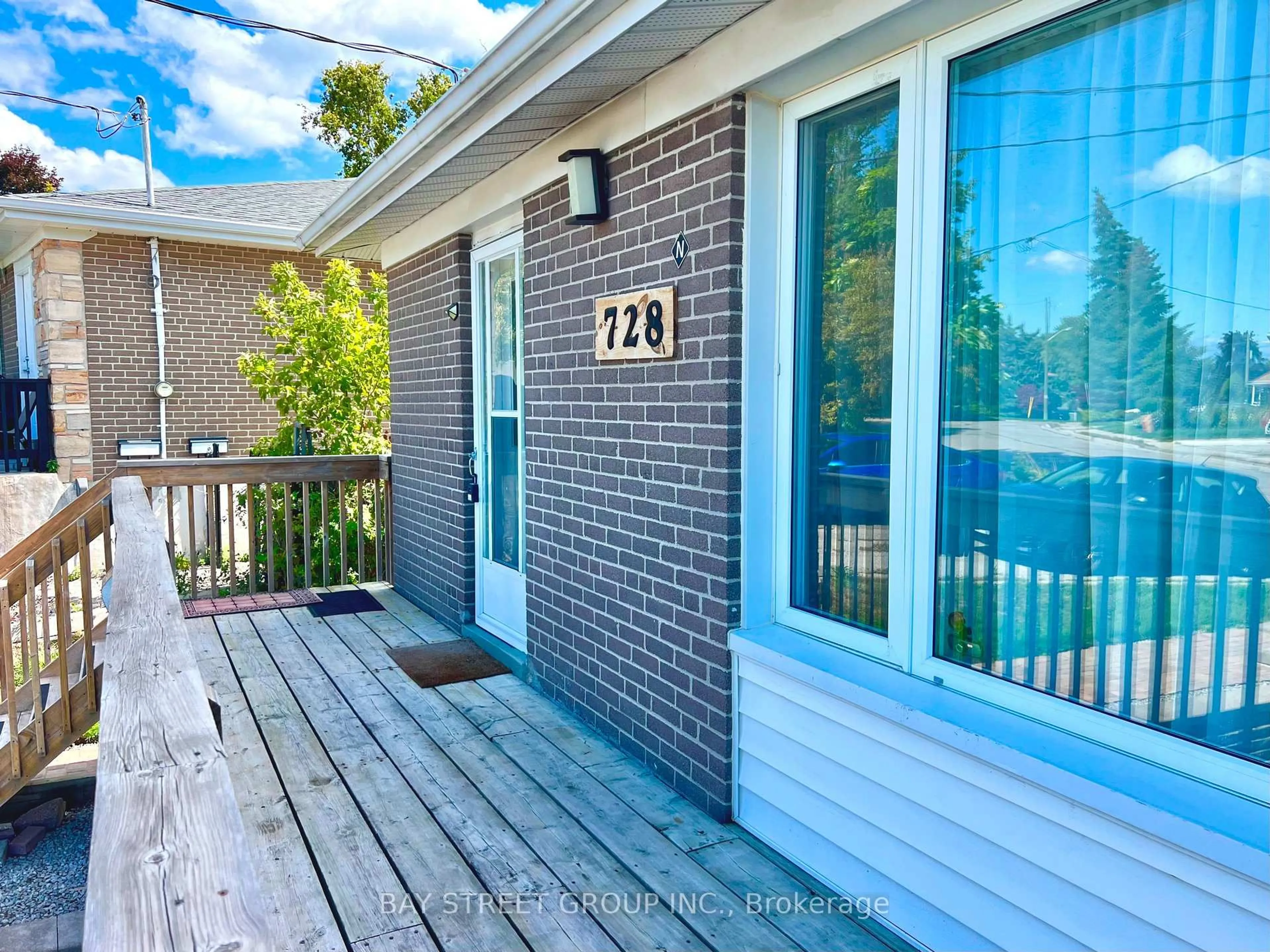 Unknown for 728 Sunnypoint Dr, Newmarket Ontario L3Y 2Z8