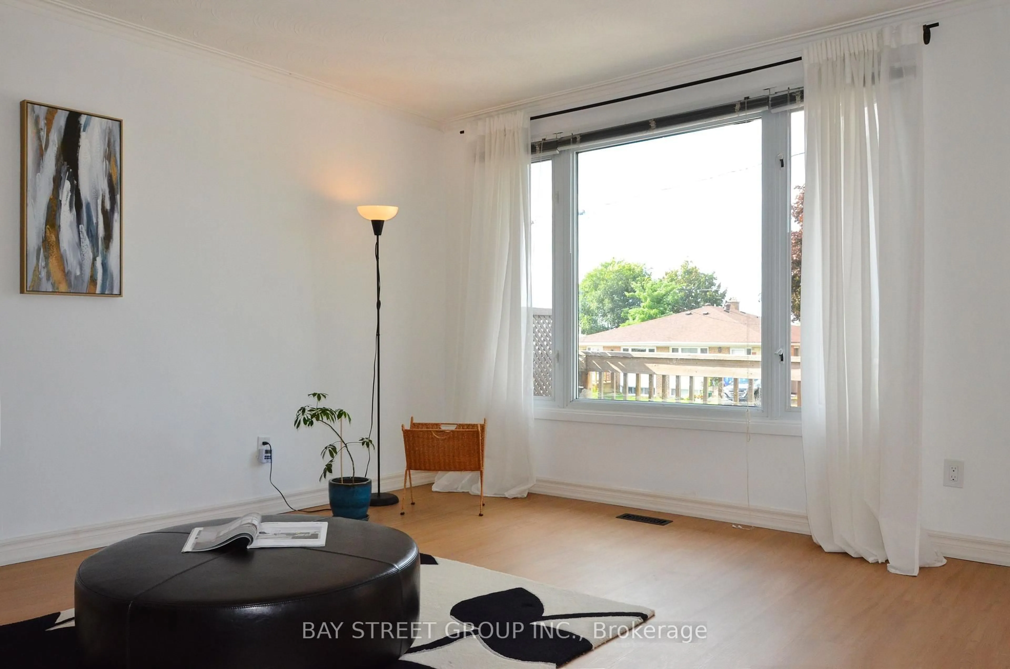 A pic of a room for 728 Sunnypoint Dr, Newmarket Ontario L3Y 2Z8